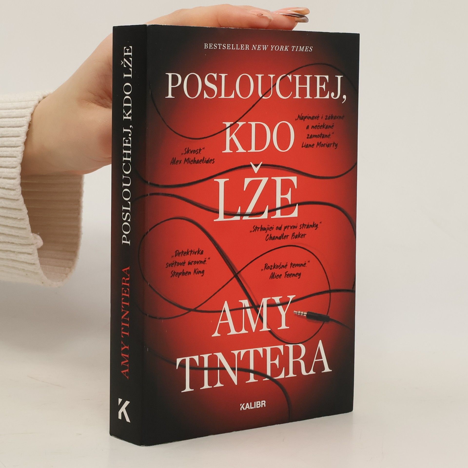 Amy Tintera Poslouchej, kdo lže