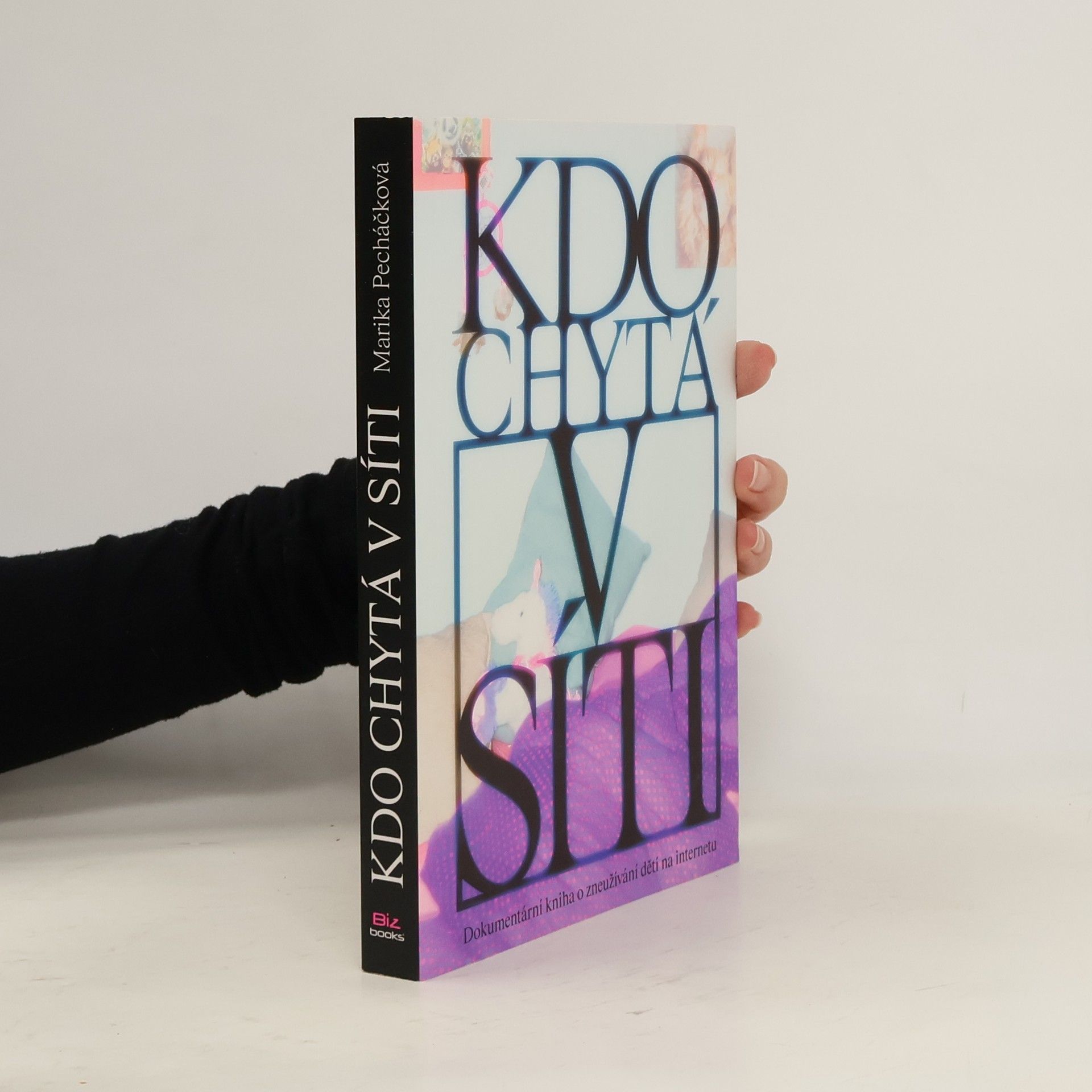 Marika Pecháčková Kdo chytá v síti