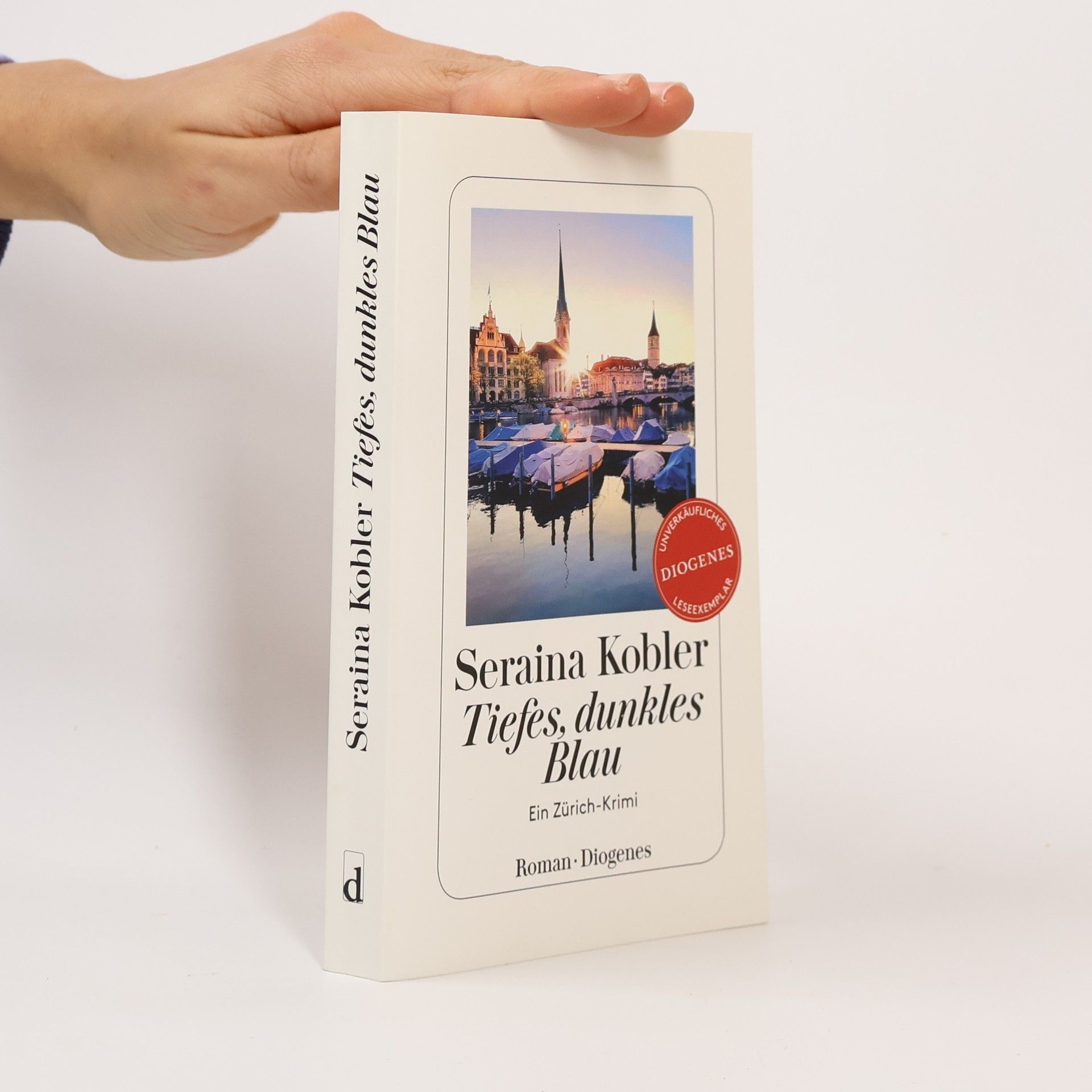 Seraina Kobler Tiefes, dunkles Blau