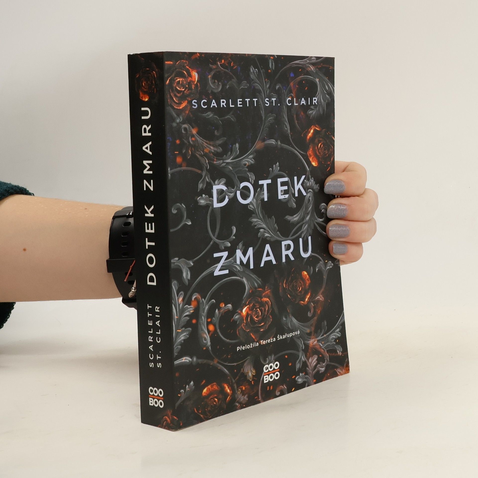 Scarlett St. Clair Dotek zmaru