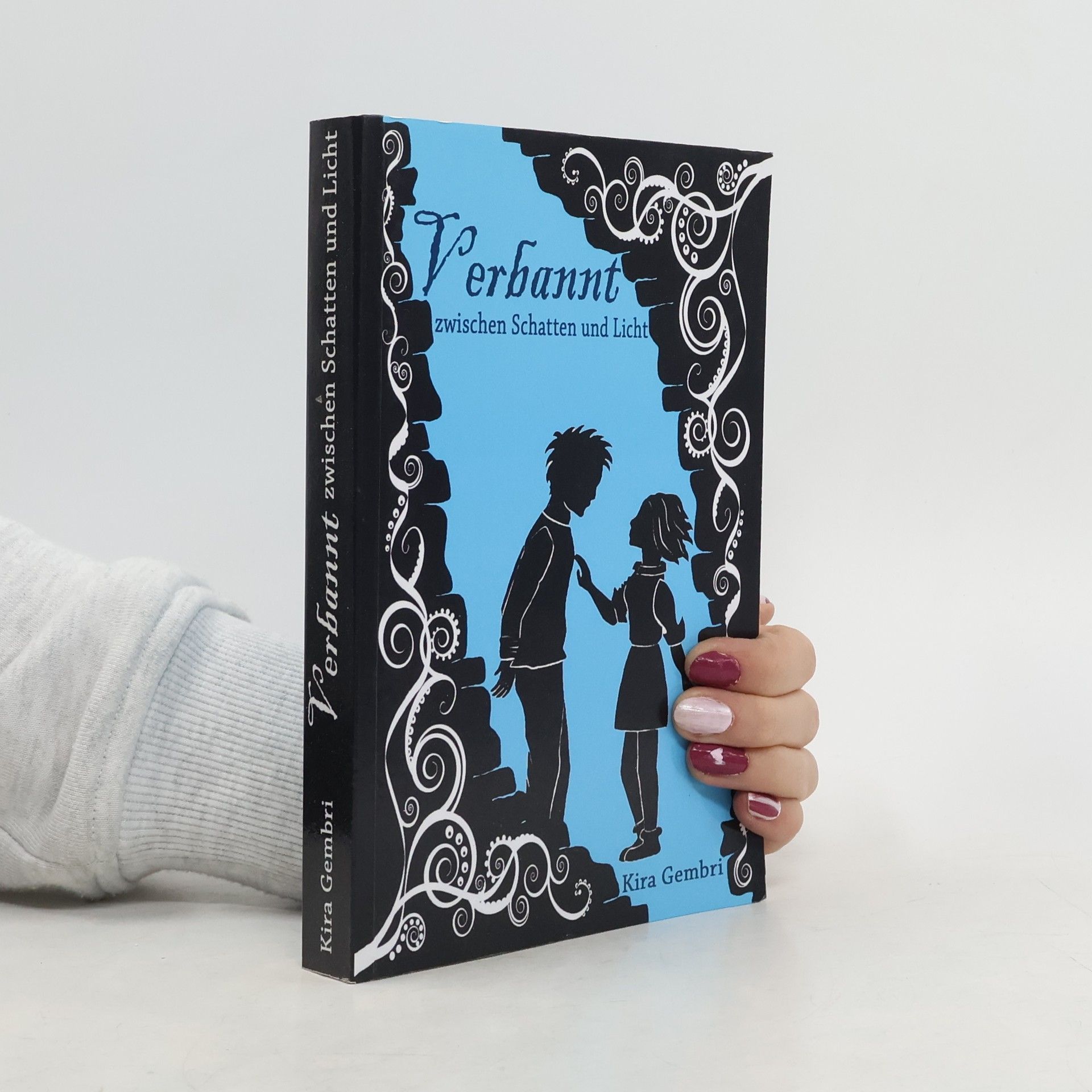 Kira Gembri Verbannt Zwischen Schatten und Licht