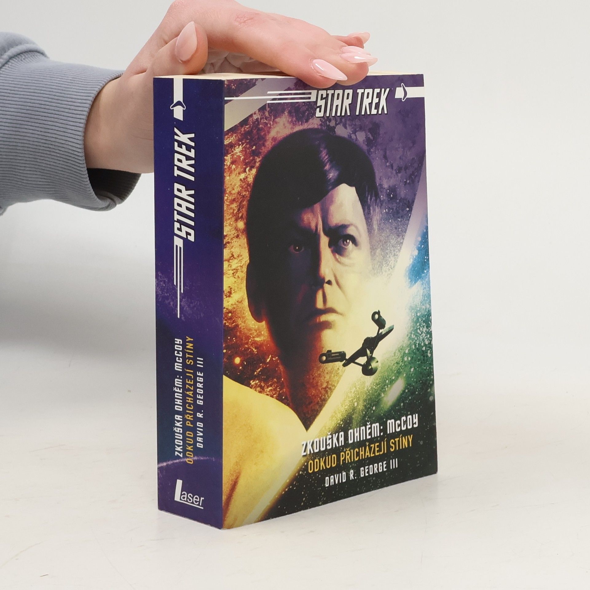 David R. George III. McCoy: Odkud přicházejí stíny