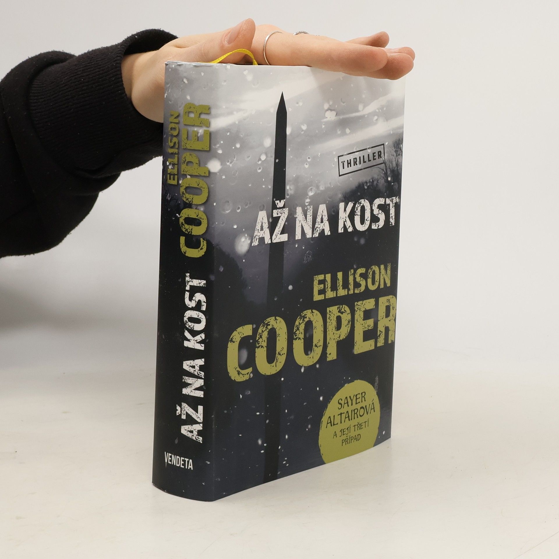 Ellison Cooper Až na kost