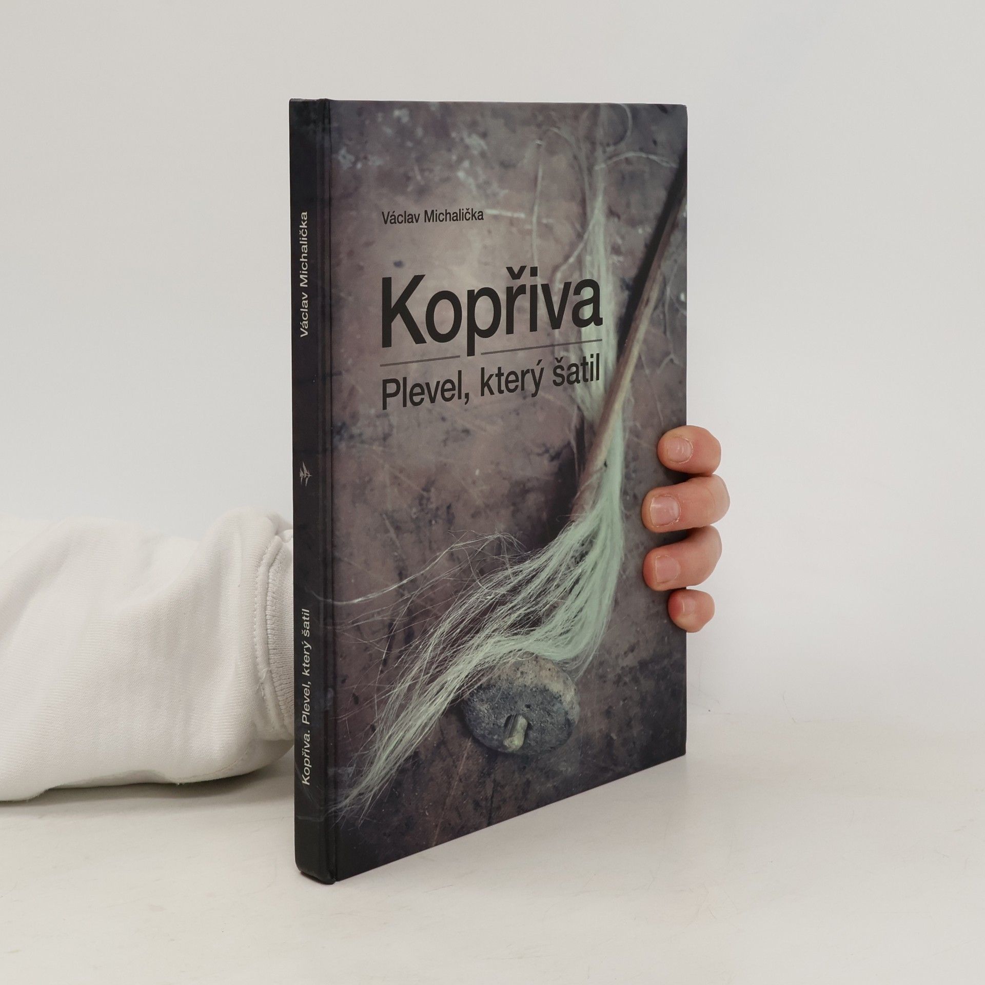 Kopřiva, plevel, který šatil