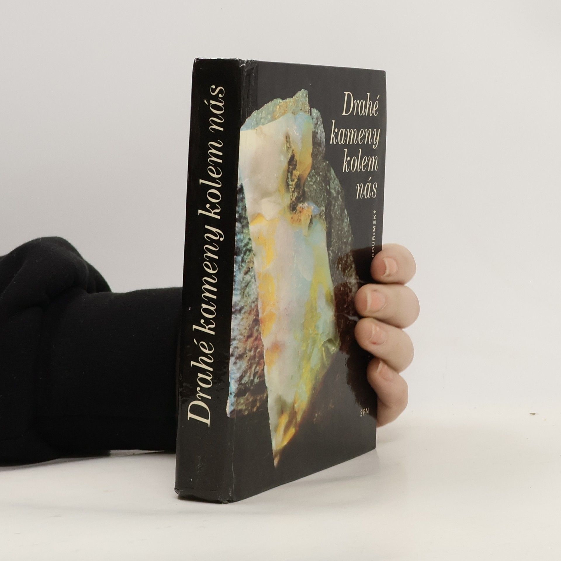 Drahé kameny kolem nás