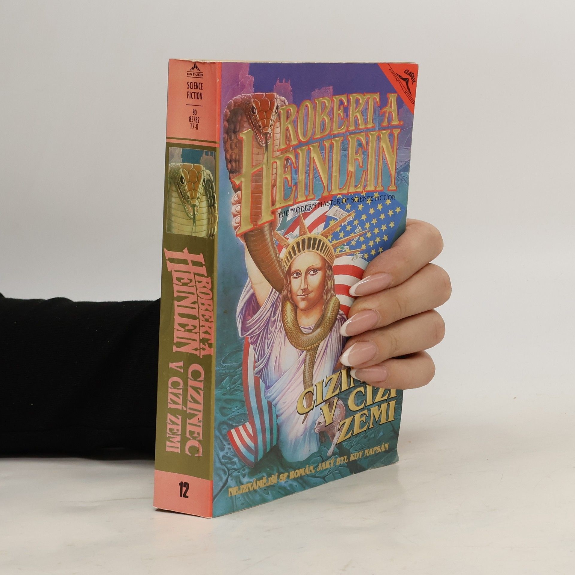 Robert A. Heinlein Cizinec v cizí zemi