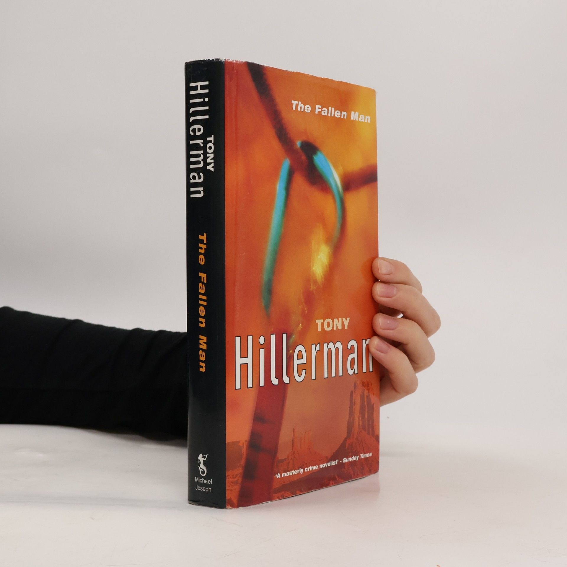 Tony Hillerman The Fallen Man