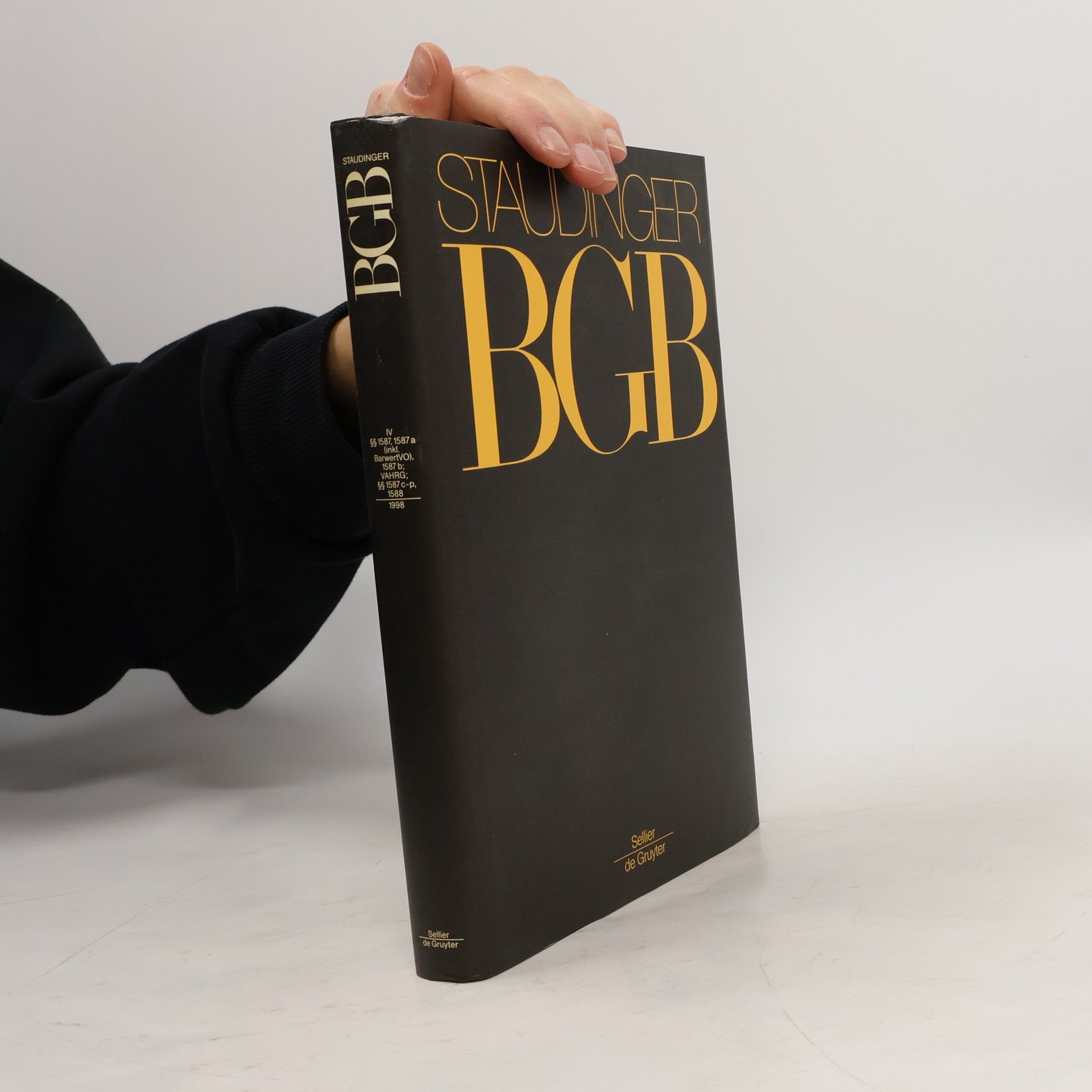 J. von Staudingers Kommentar zum Bürgerlichen Gesetzbuch mit Einführungsgesetz und Nebengesetzen