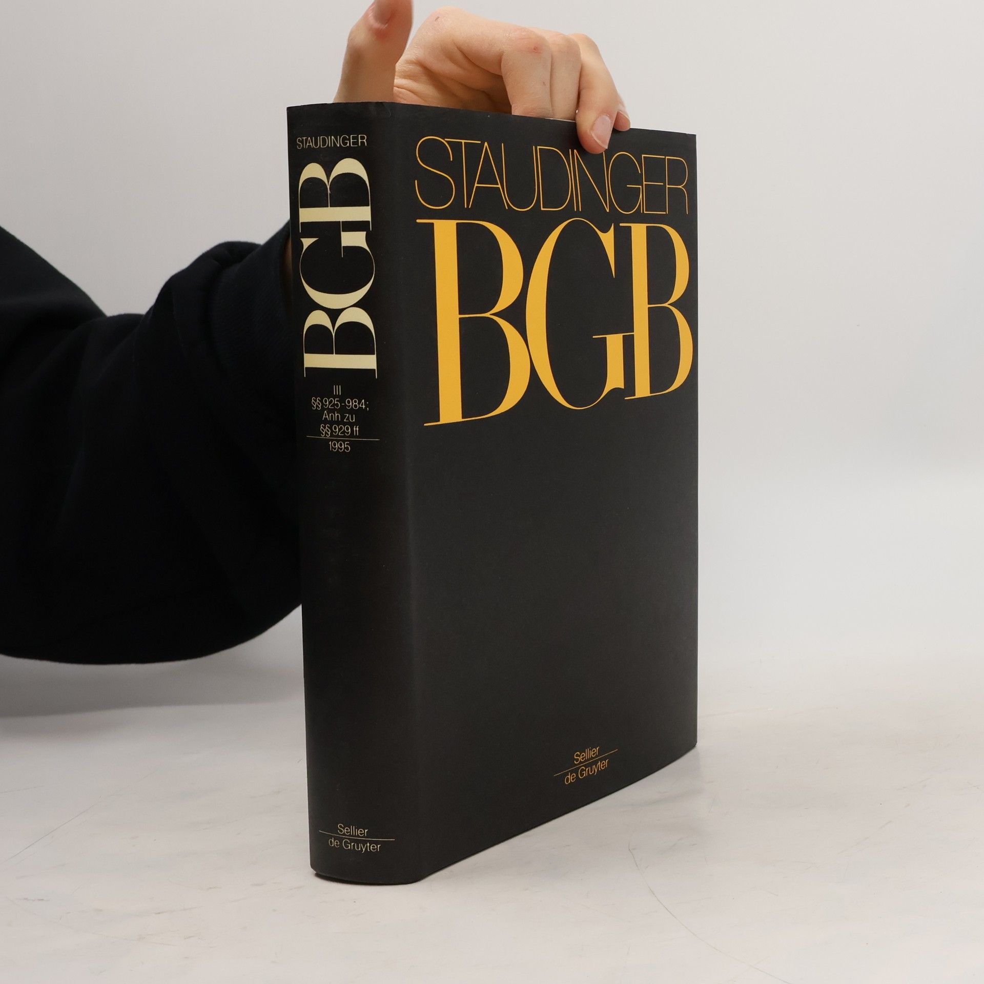 J. von Staudinger Kommentar zum Bürgerlichen Gesetzbuch mit Einführungsgesetz und Nebengesetzen Drittes Buch.