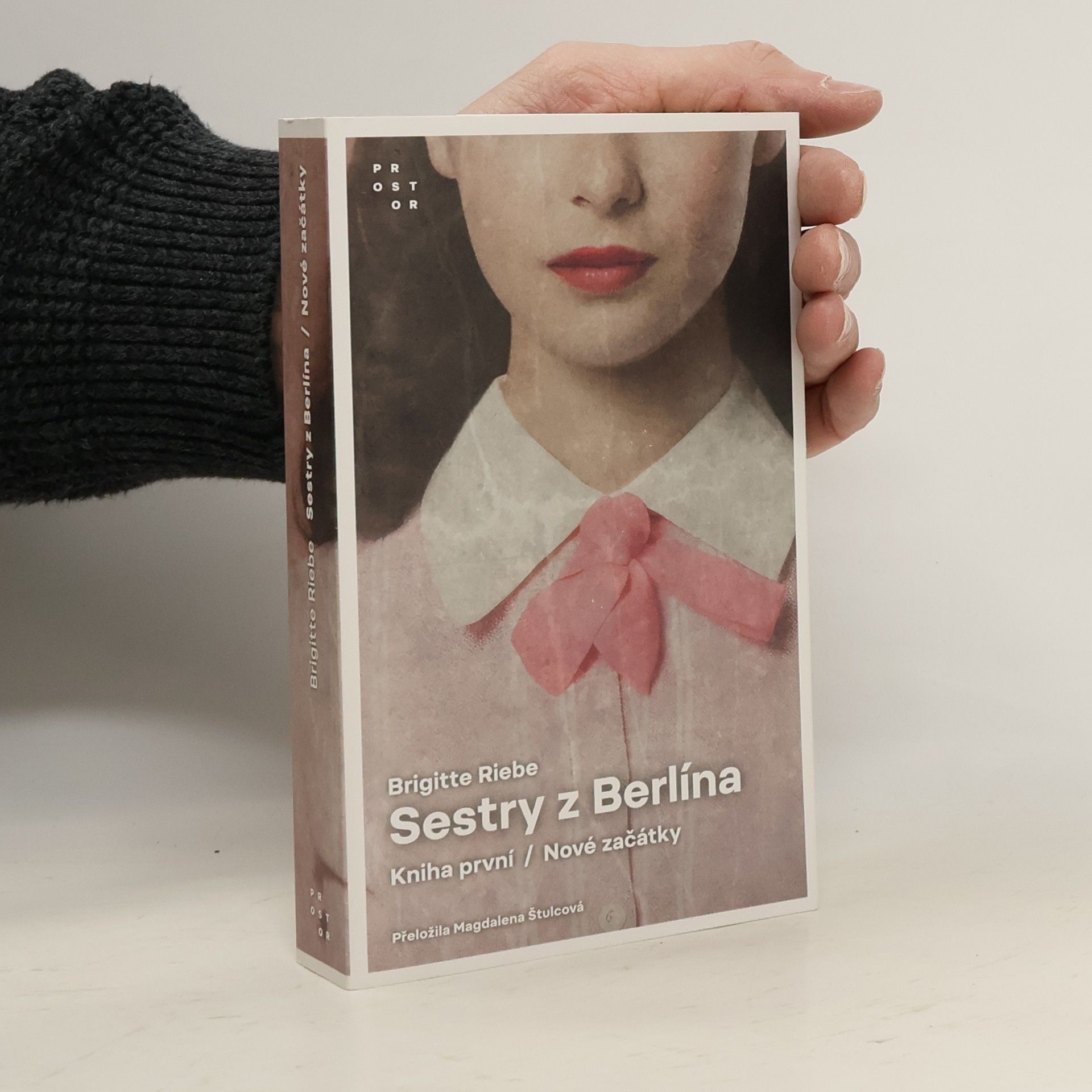 Sestry z Berlína. Kniha první, Nové začátky