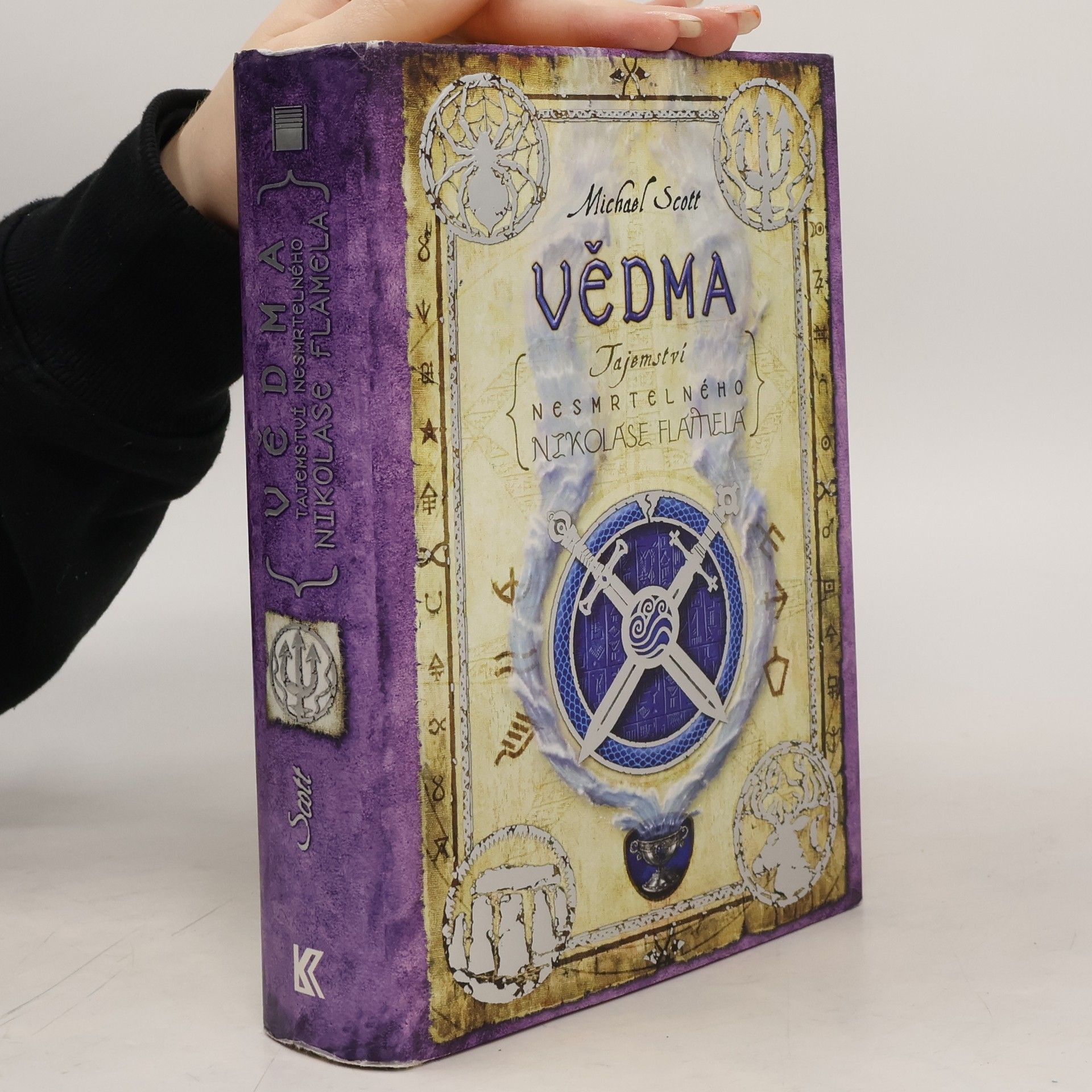 Michael Scott Tajemství nesmrtelného Nikolase Flamela. Vědma