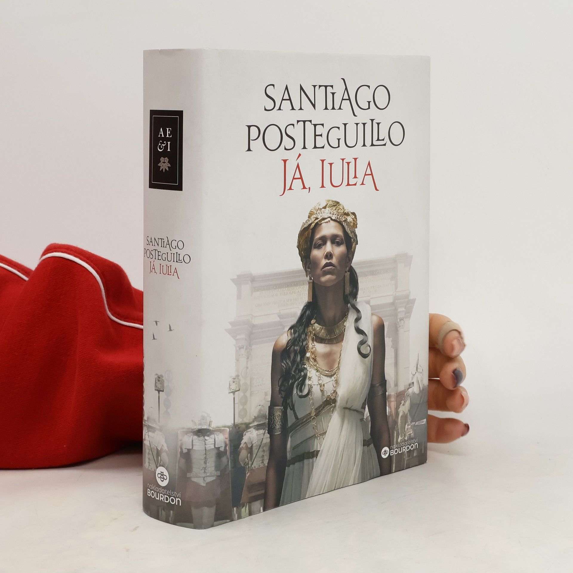 Anna Tkáčová Já, Iulia