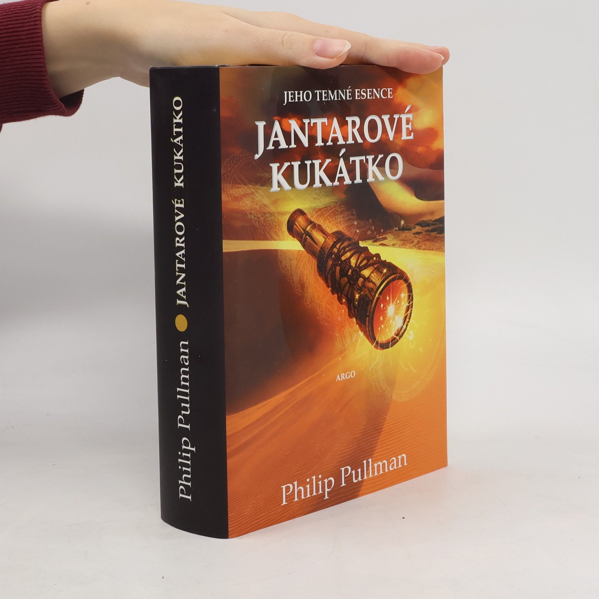 Philip Pullman Jeho temné esence. Jantarové kukátko