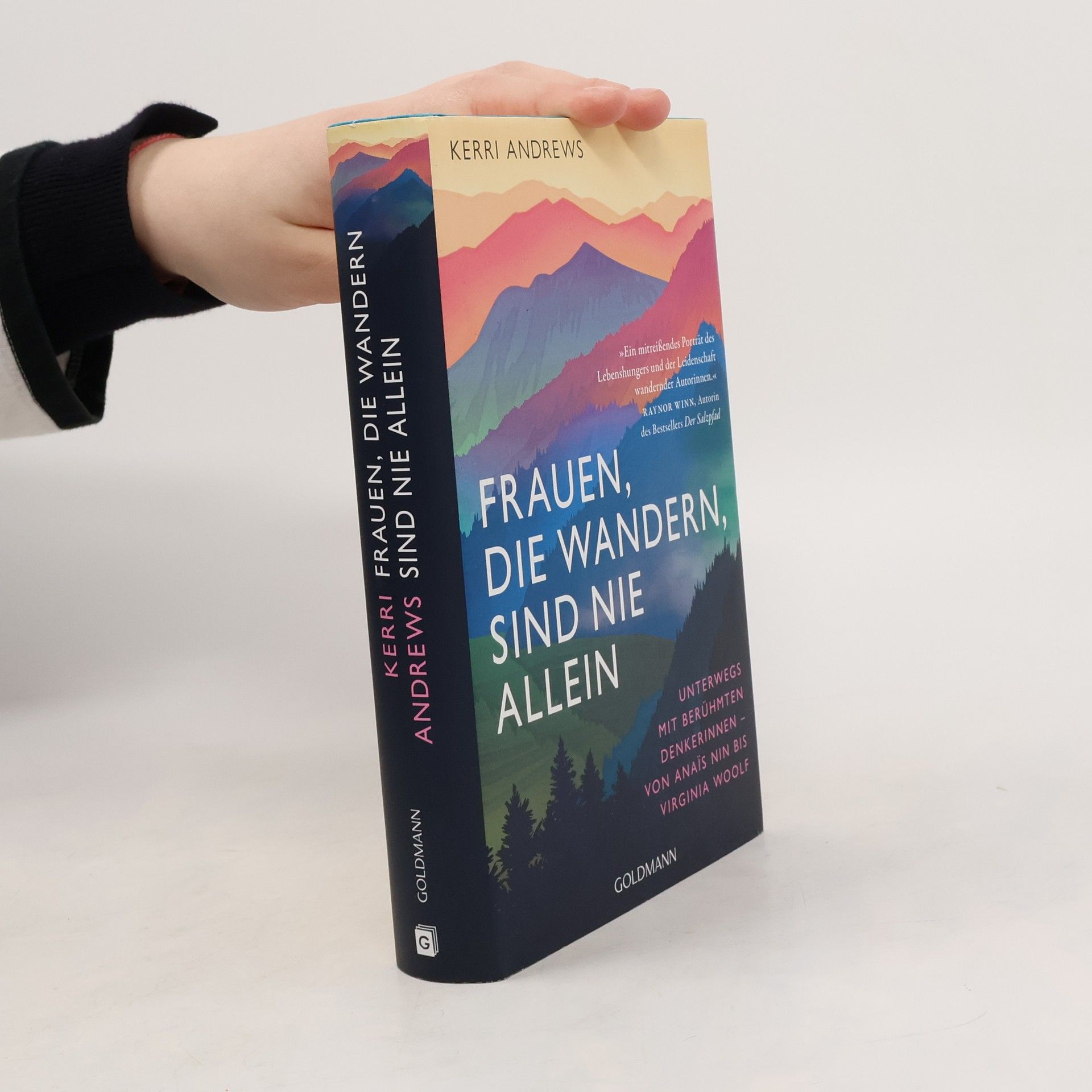 Kerri Andrews Frauen, die wandern, sind nie allein