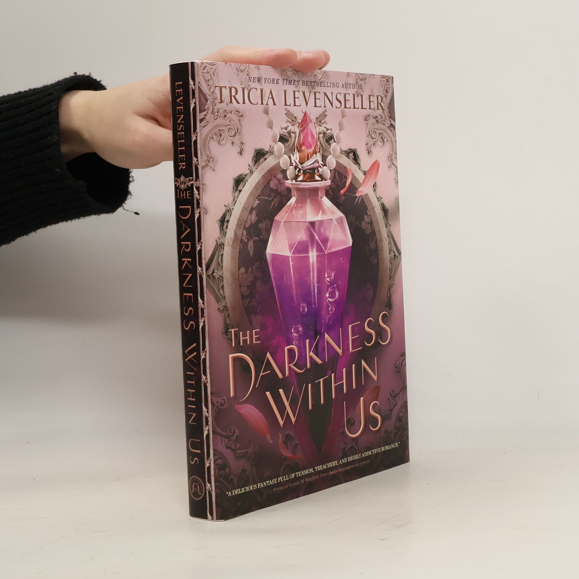 Tricia Levenseller The Darkness Within Us. Special Edition