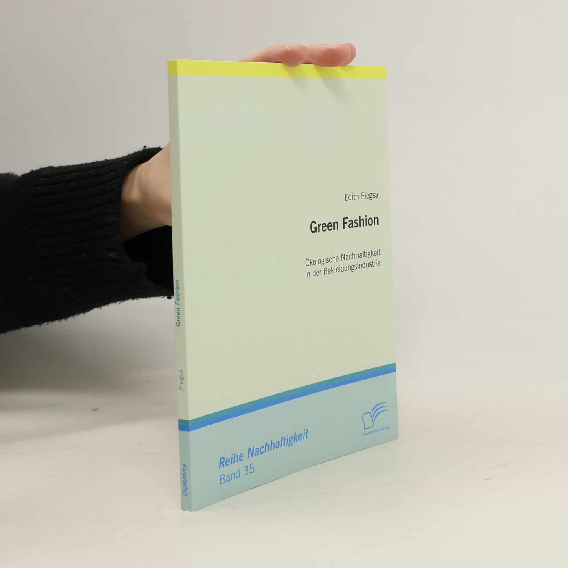 Edith Piegsa Green Fashion