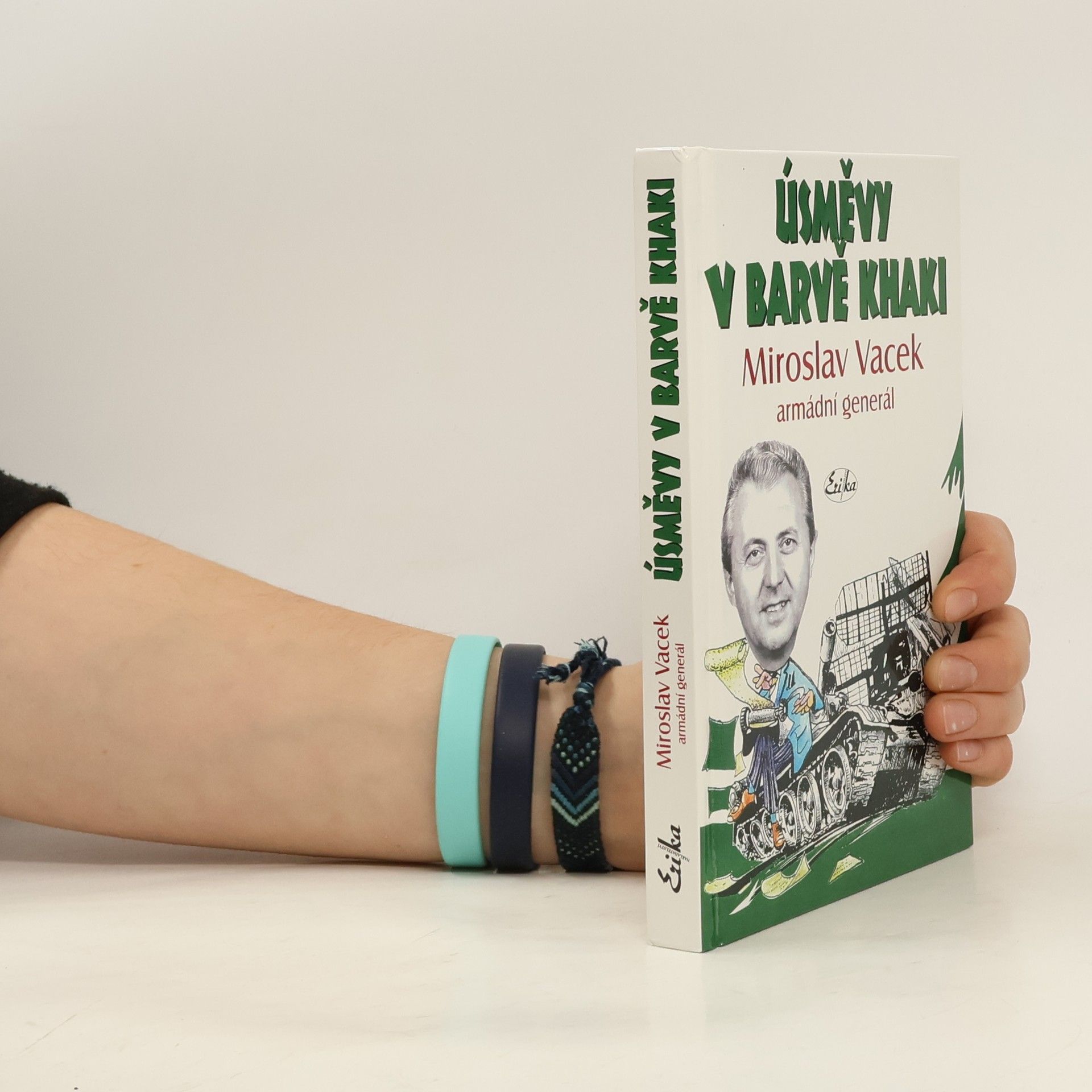 Úsměvy v barvě khaki