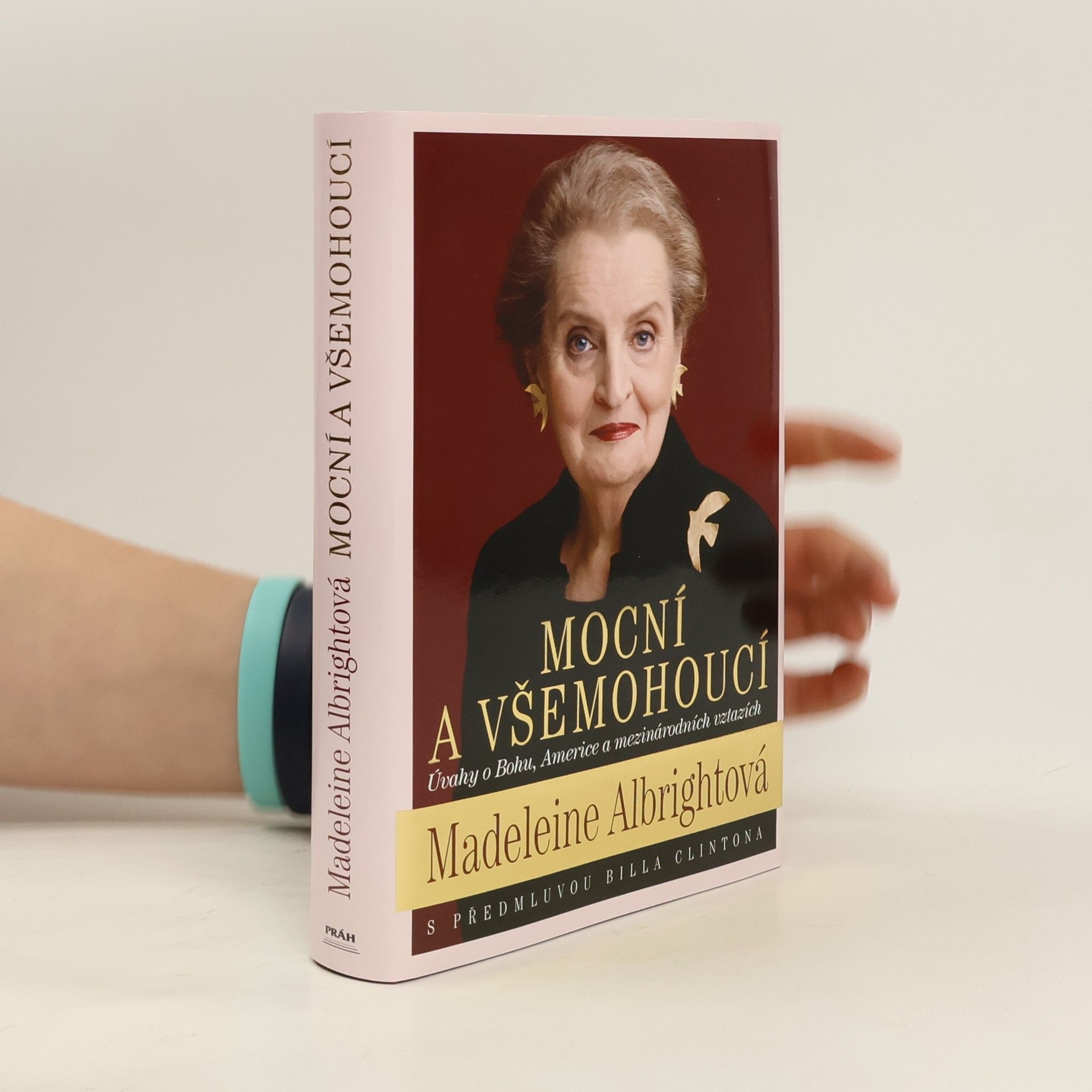 Madeleine Albright Mocní a všemohoucí : úvahy o Bohu, Americe a mezinárodních vztazích