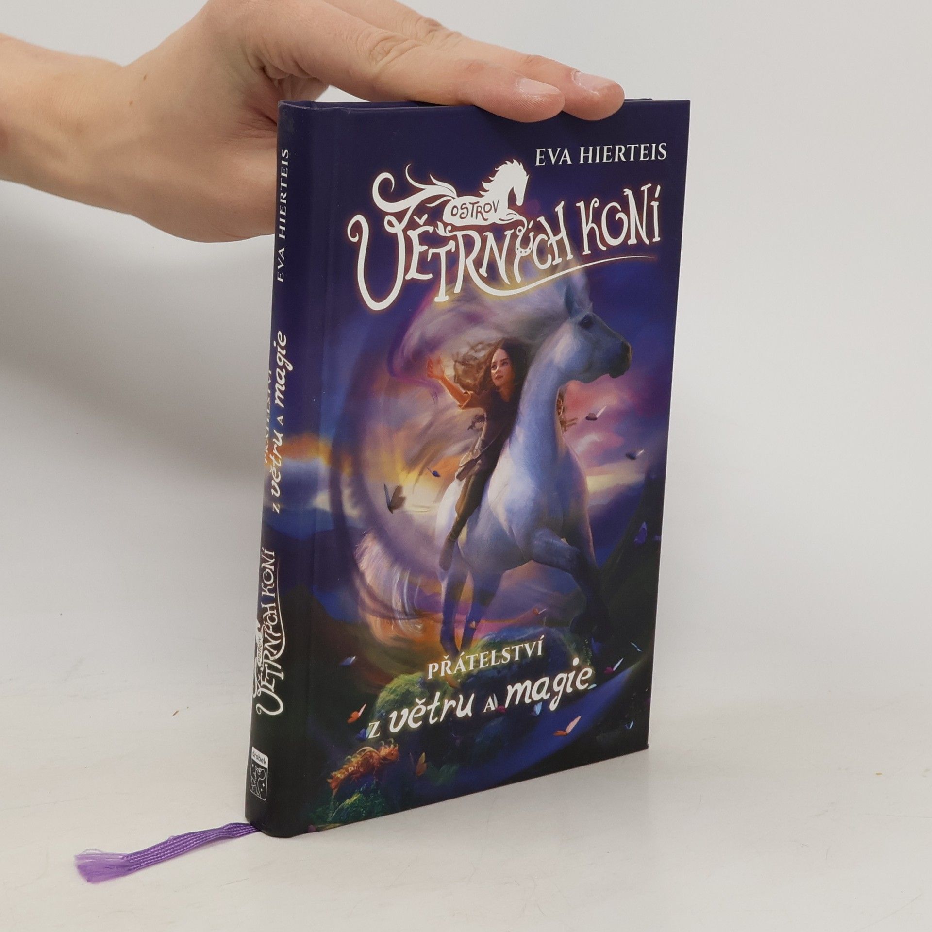 Eva Hierteis Ostrov větrných koní : přátelství z větru a magie