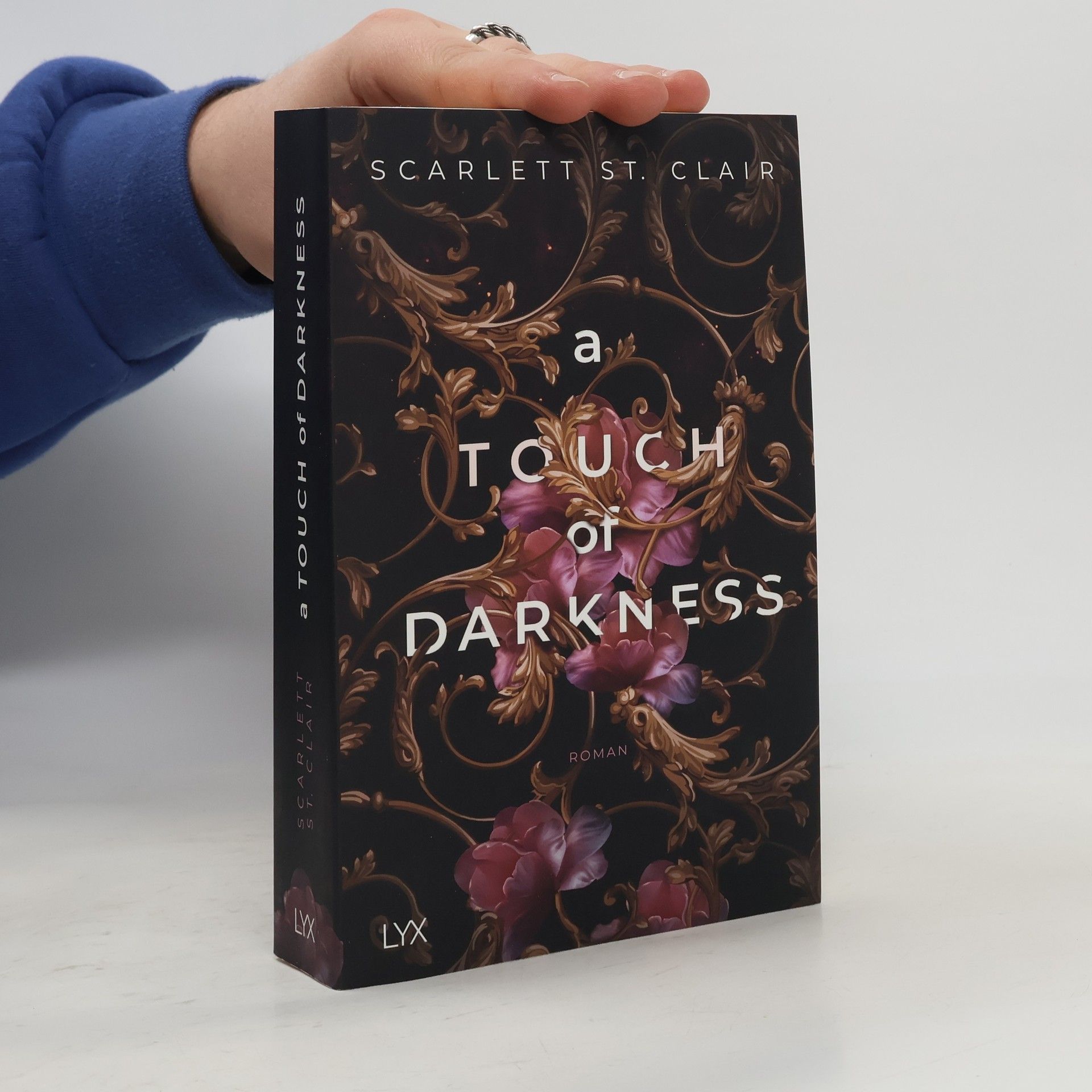 Scarlett St. Clair A Touch of Darkness