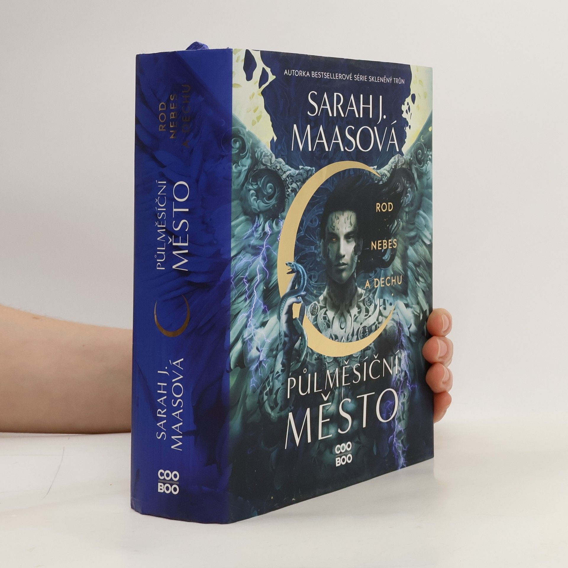 Sarah J. Maasová Půlměsíční město. Rod nebes a dechu