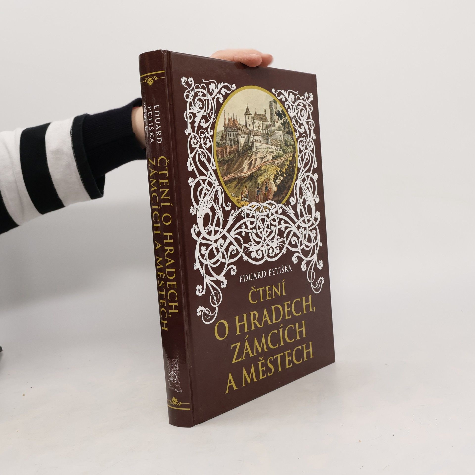 Eduard Petiška Čtení o hradech, zámcích a městech