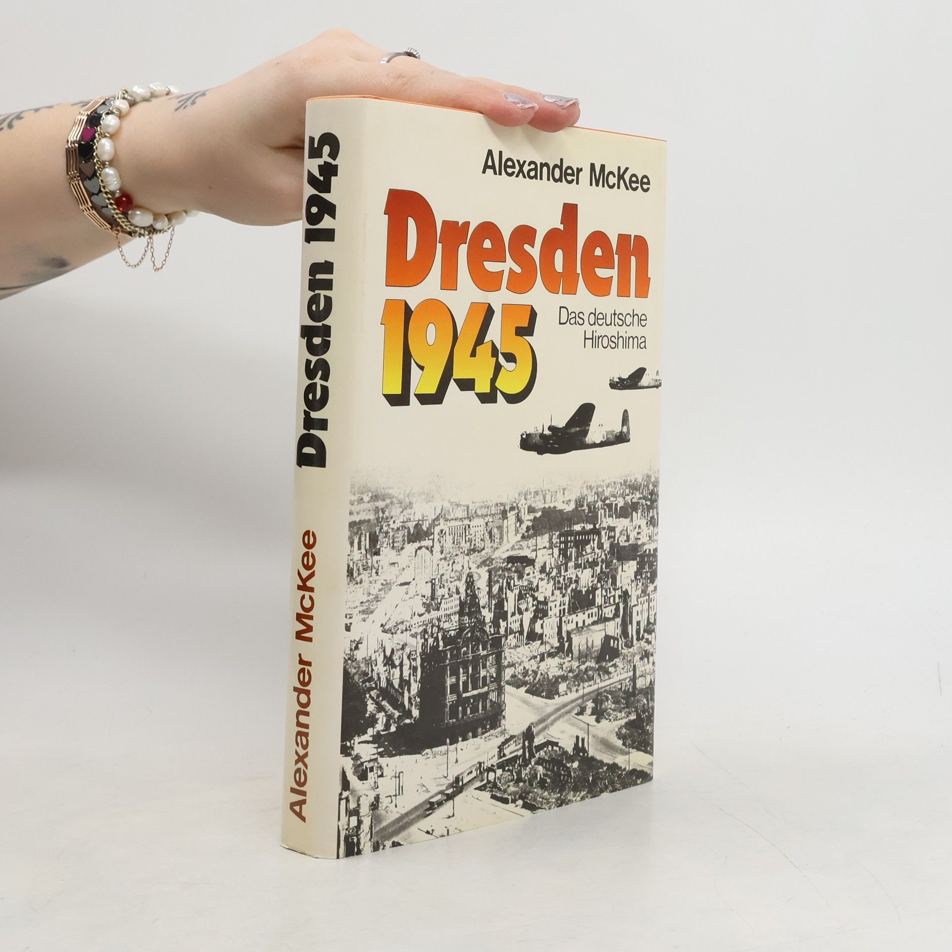 Alexander McKee Dresden 1945