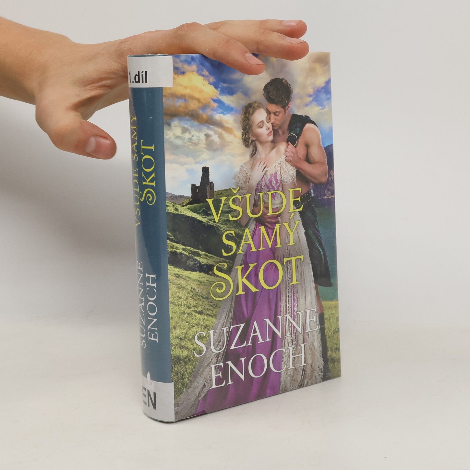 Suzanne Enoch Všude samý Skot