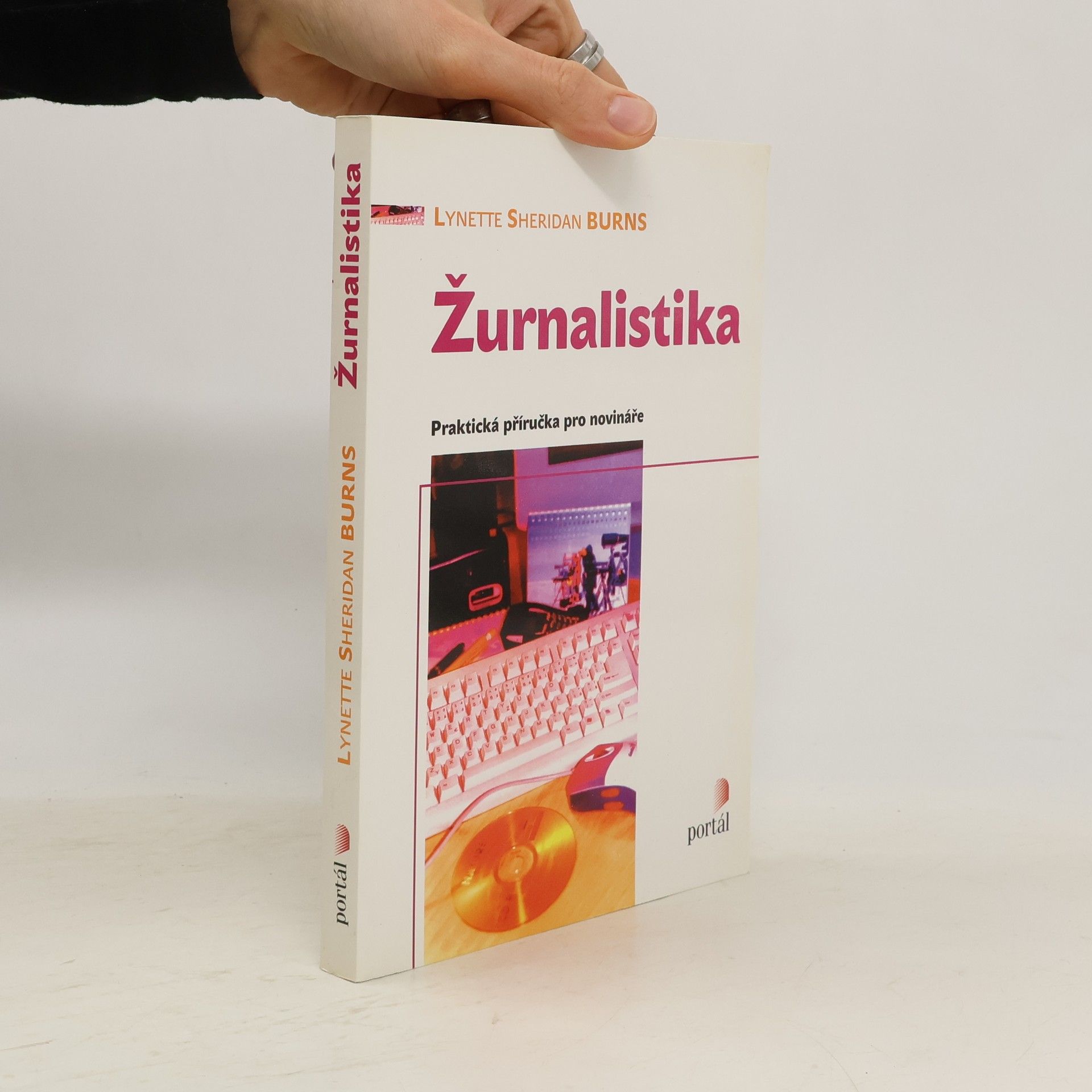 Lynette Sheridan Burns Žurnalistika