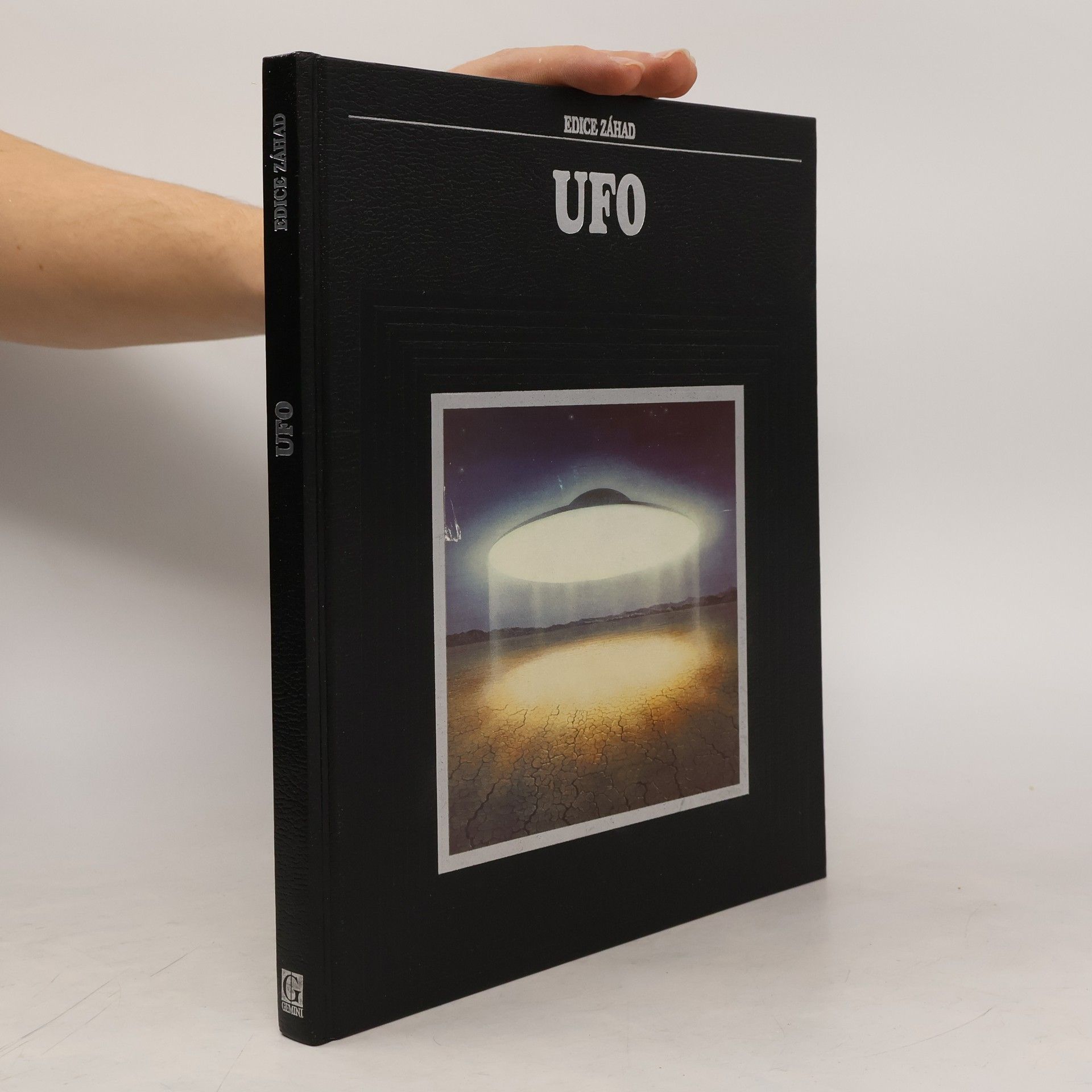 Ellen Phillips Edice záhad. UFO