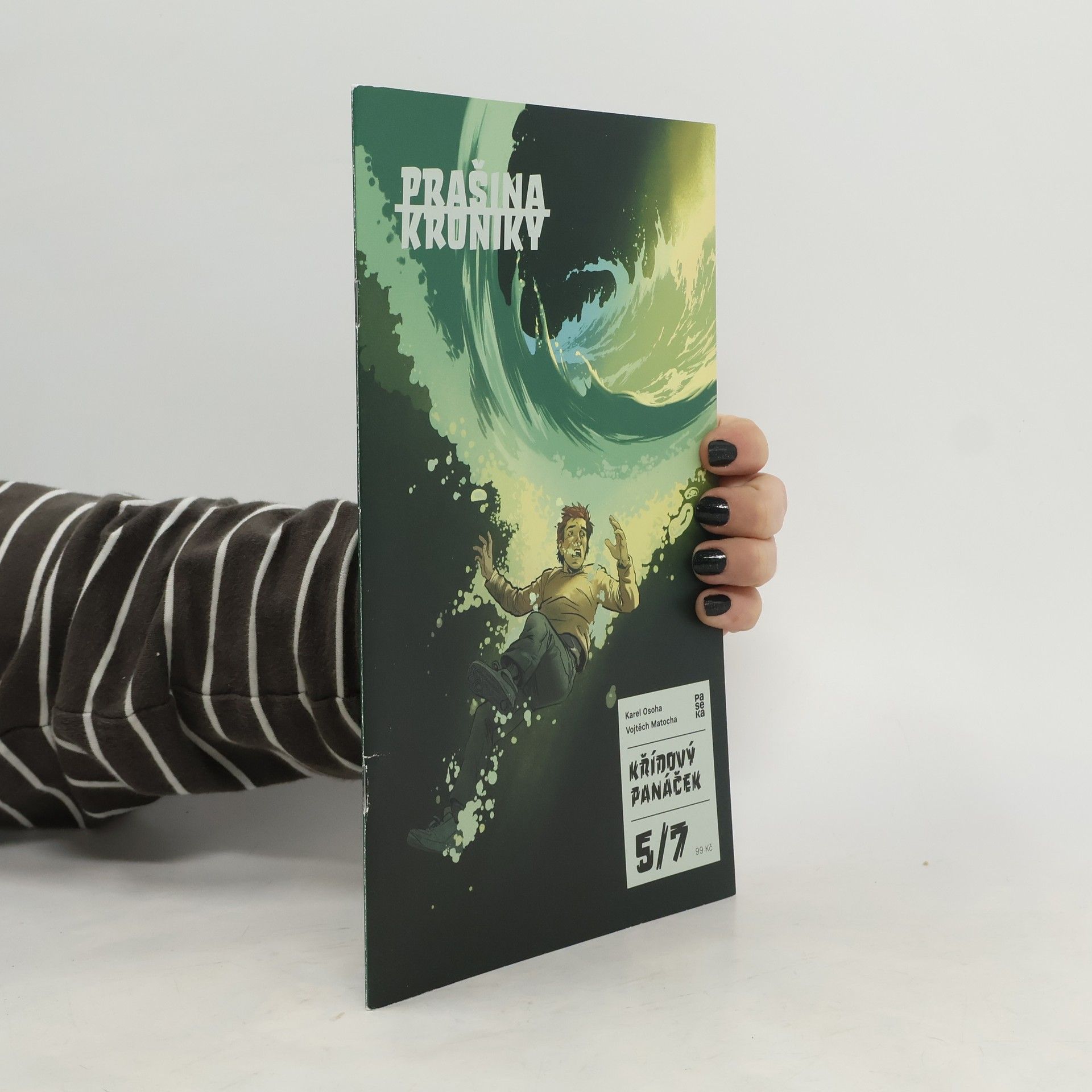 Prašina. Křídový panáček. Pátá část, Dívka s jizvou na krku