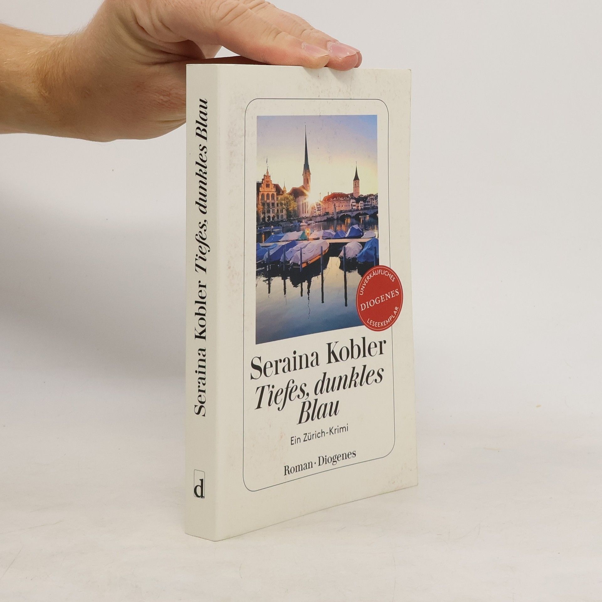 Seraina Kobler Tiefes, dunkles Blau