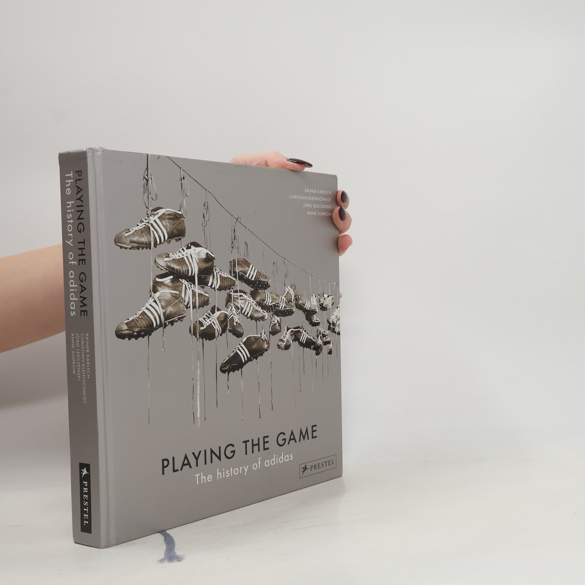 Autores varios Playing the Game: The History of Adidas
