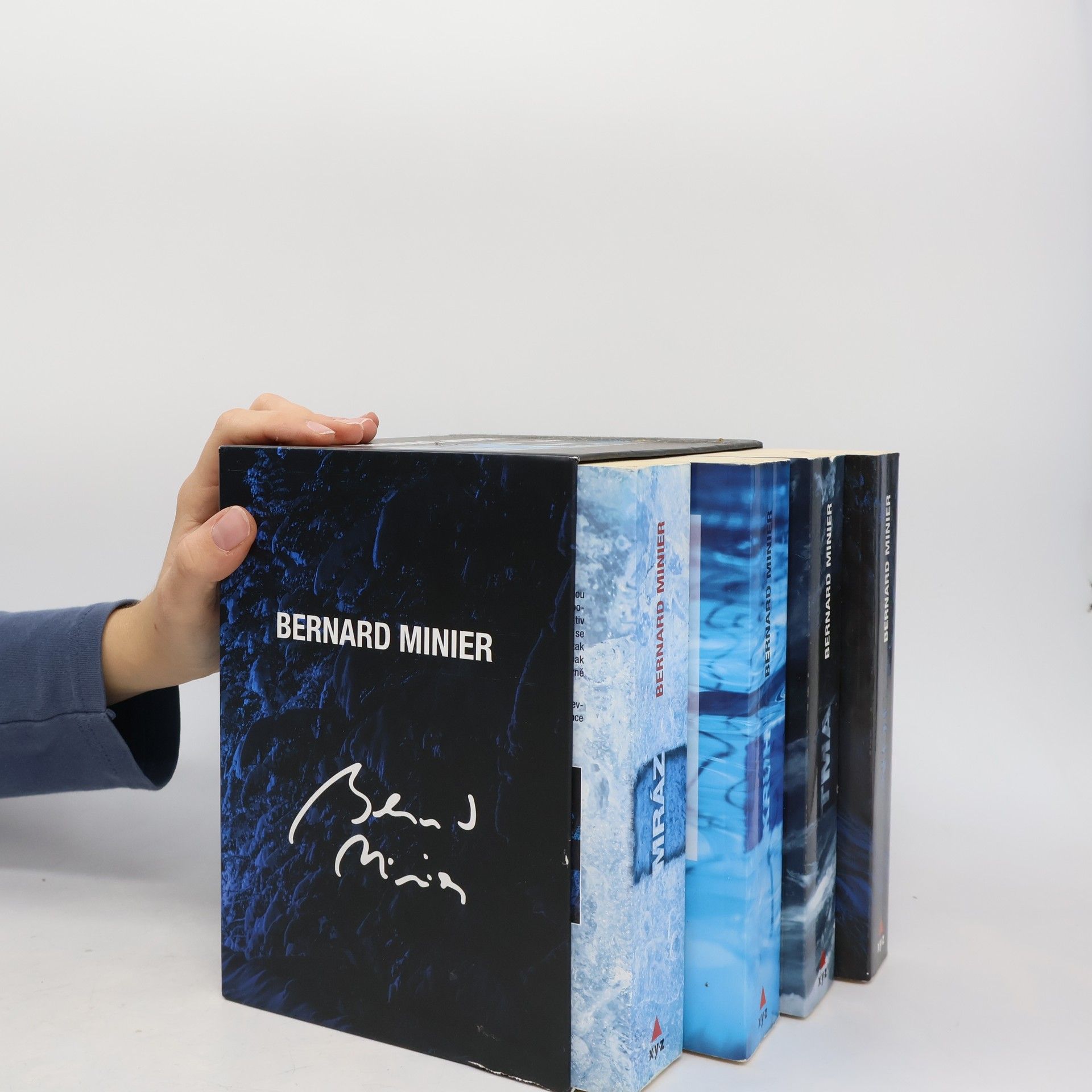 Bernard Minier Mráz, Kruh, Tma, Noc