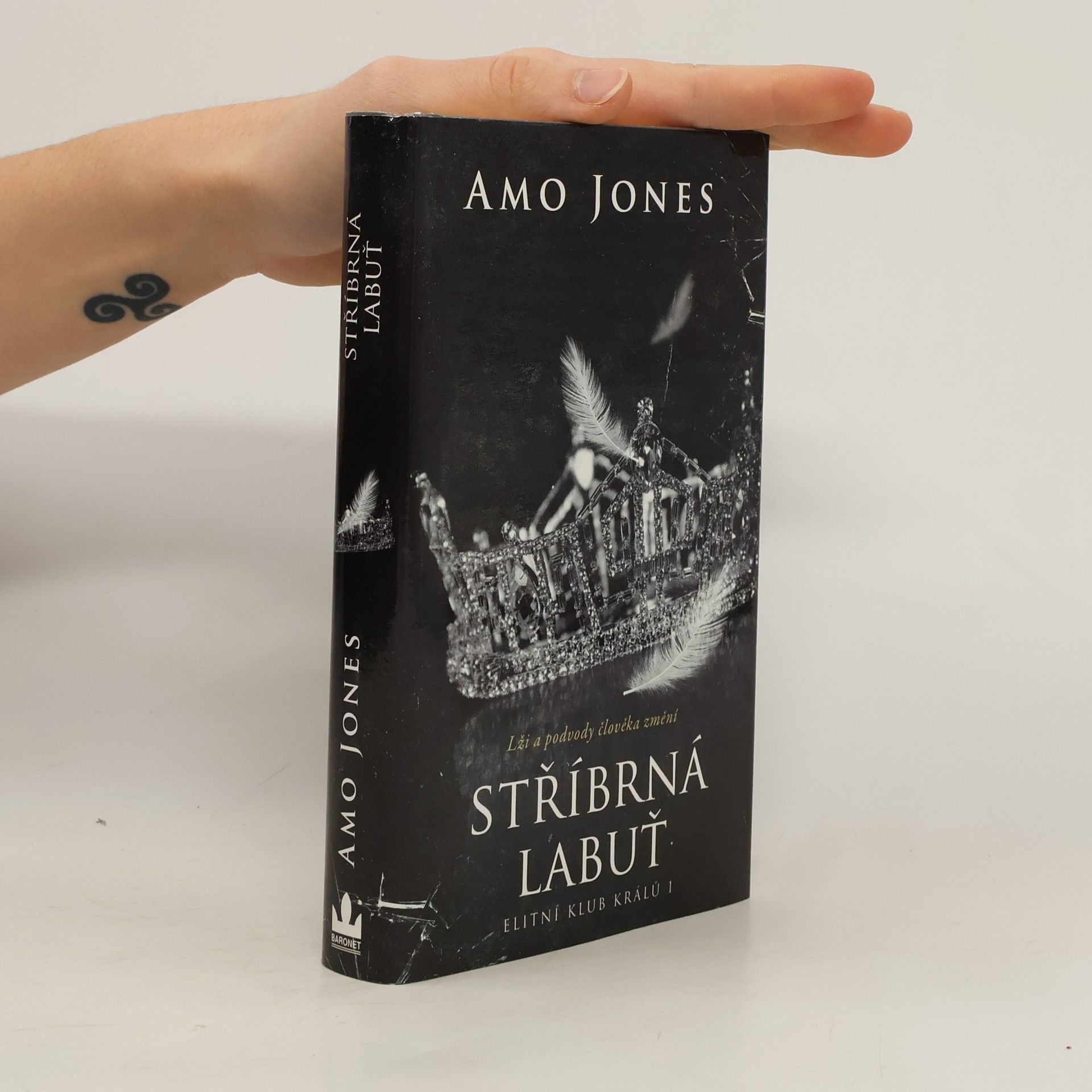 Amo Jones Stříbrná labuť