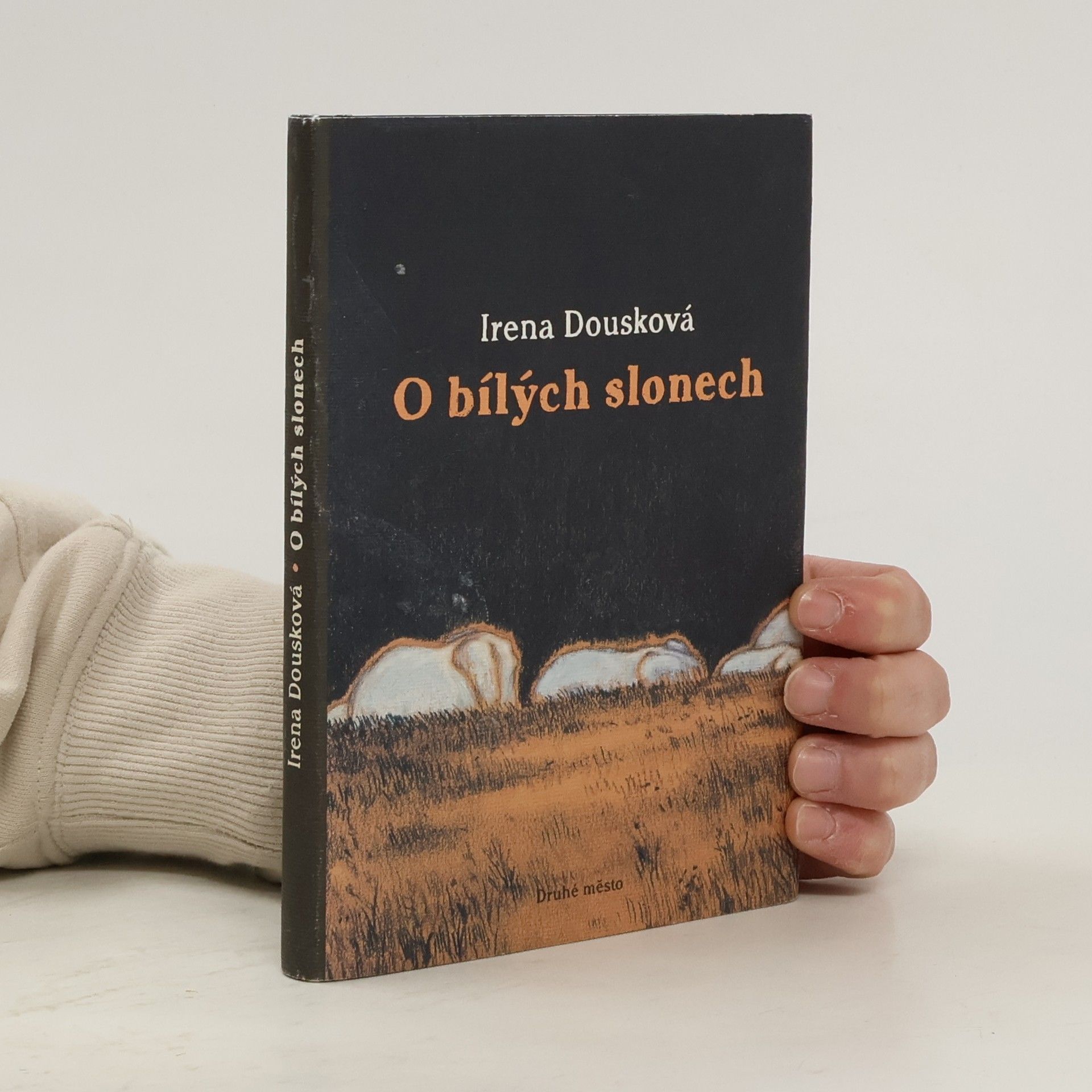 Irena Dousková O bílých slonech