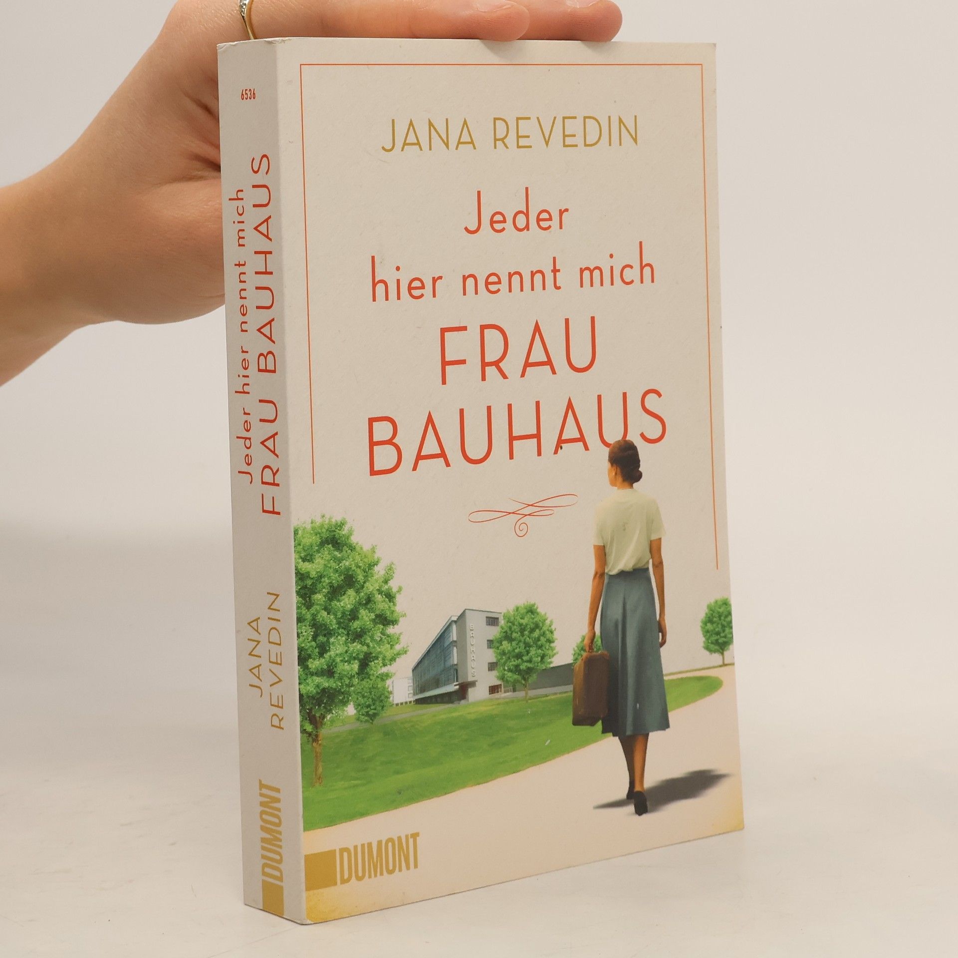 Jeder hier nennt mich Frau Bauhaus
