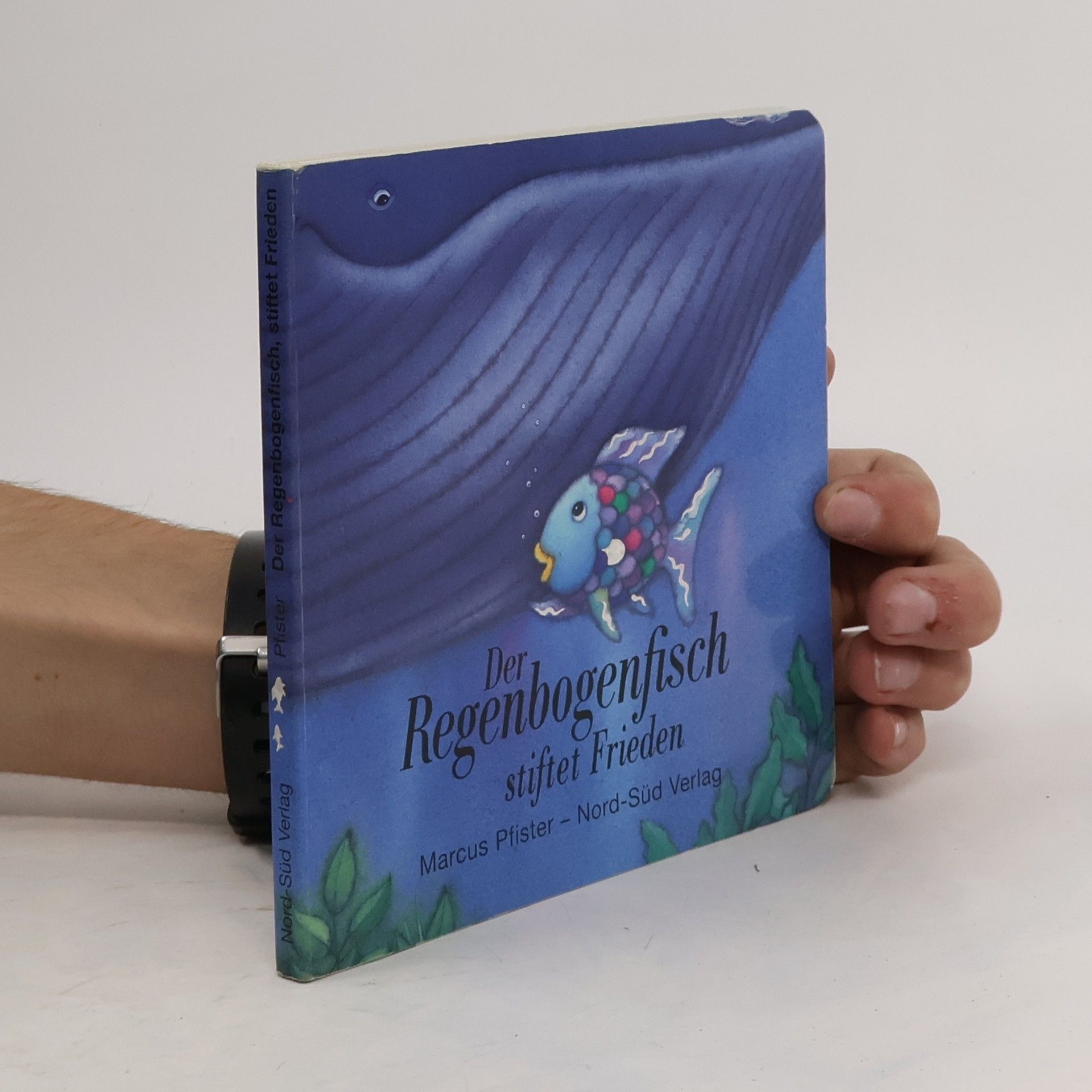 Marcus Pfister Der Regenbogenfisch stiftet Frieden