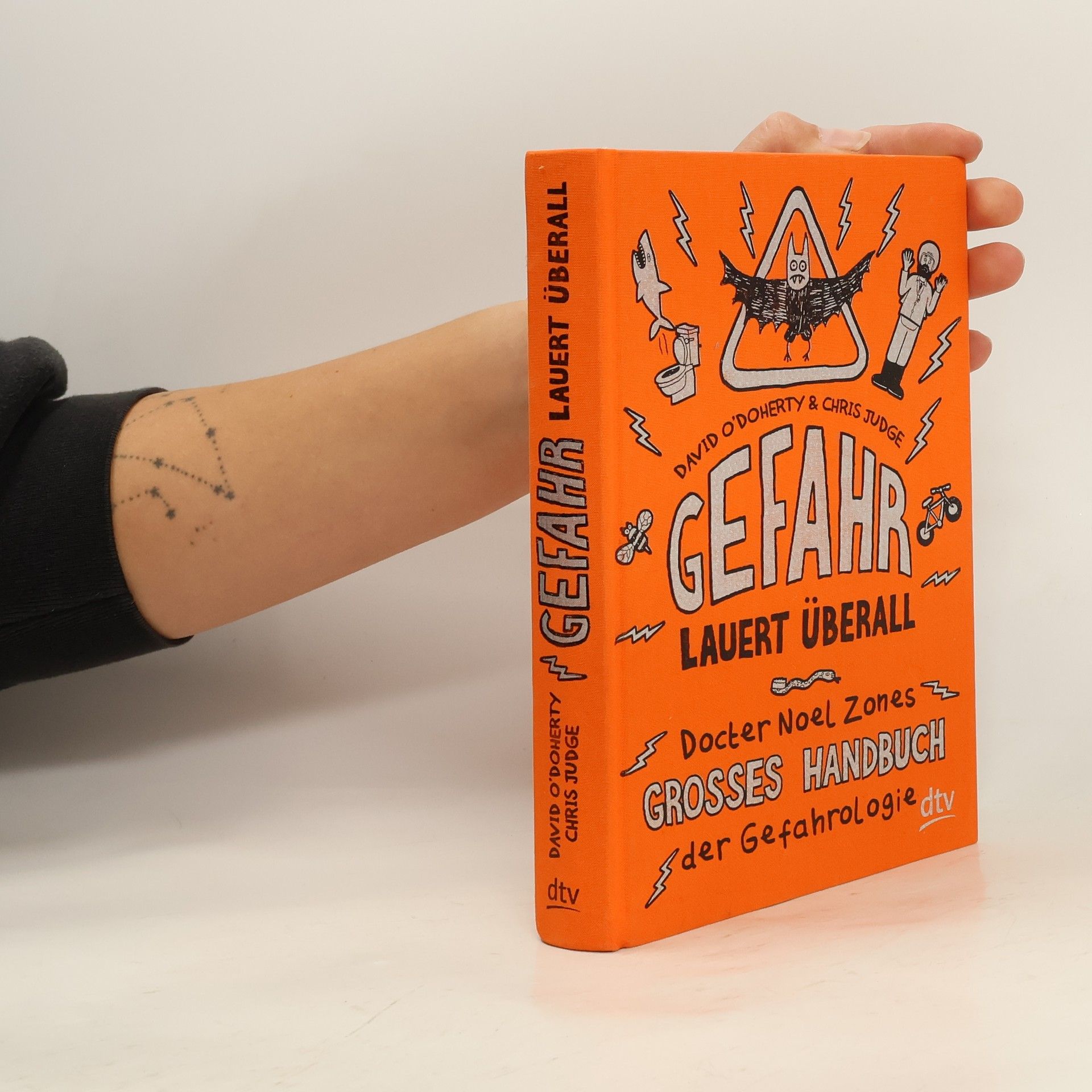 Gefahr lauert überall - Docter Noel Zones großes Handbuch der Gefahrologie