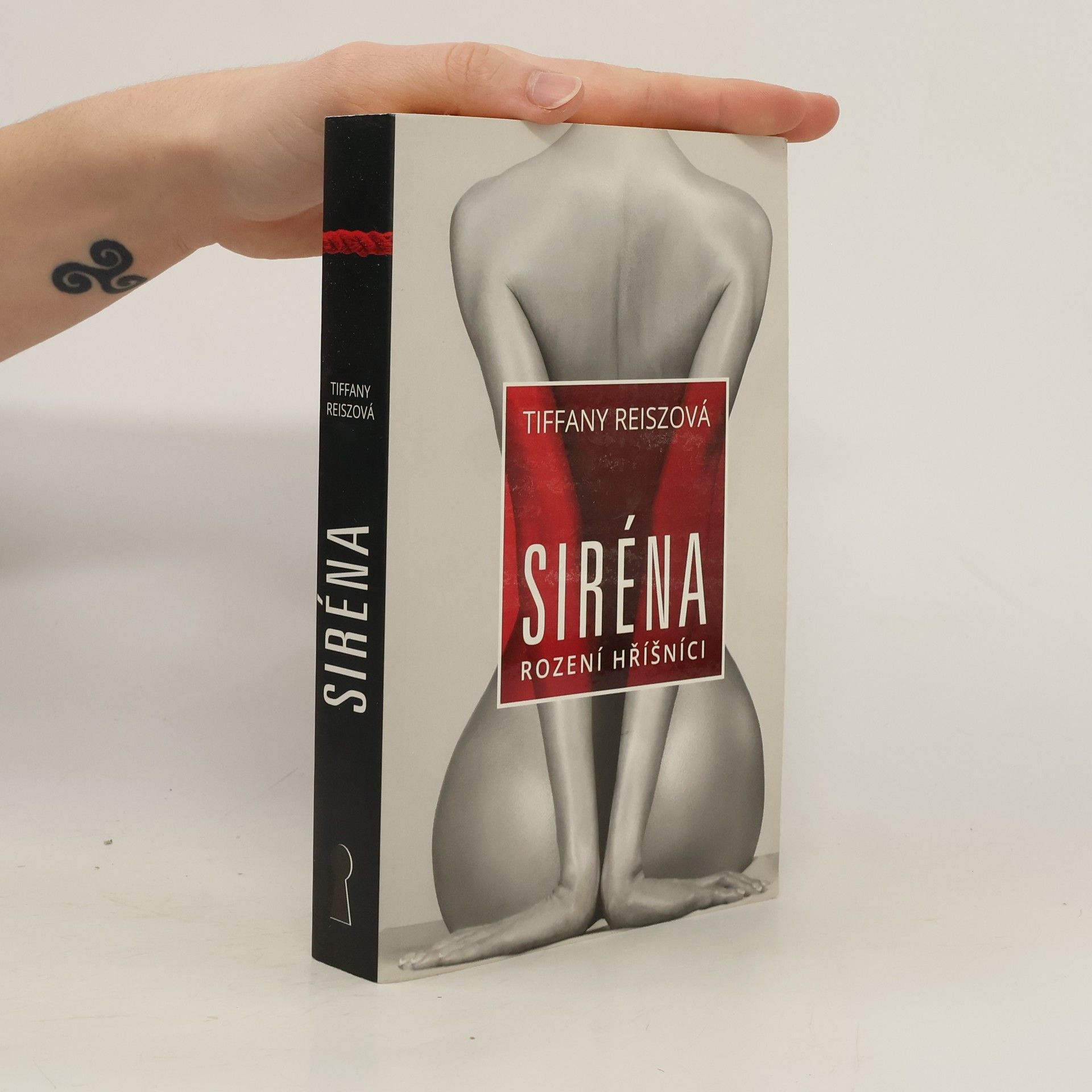 Tiffany Reisz Roky ve znamení rubínu. Kniha první, Siréna