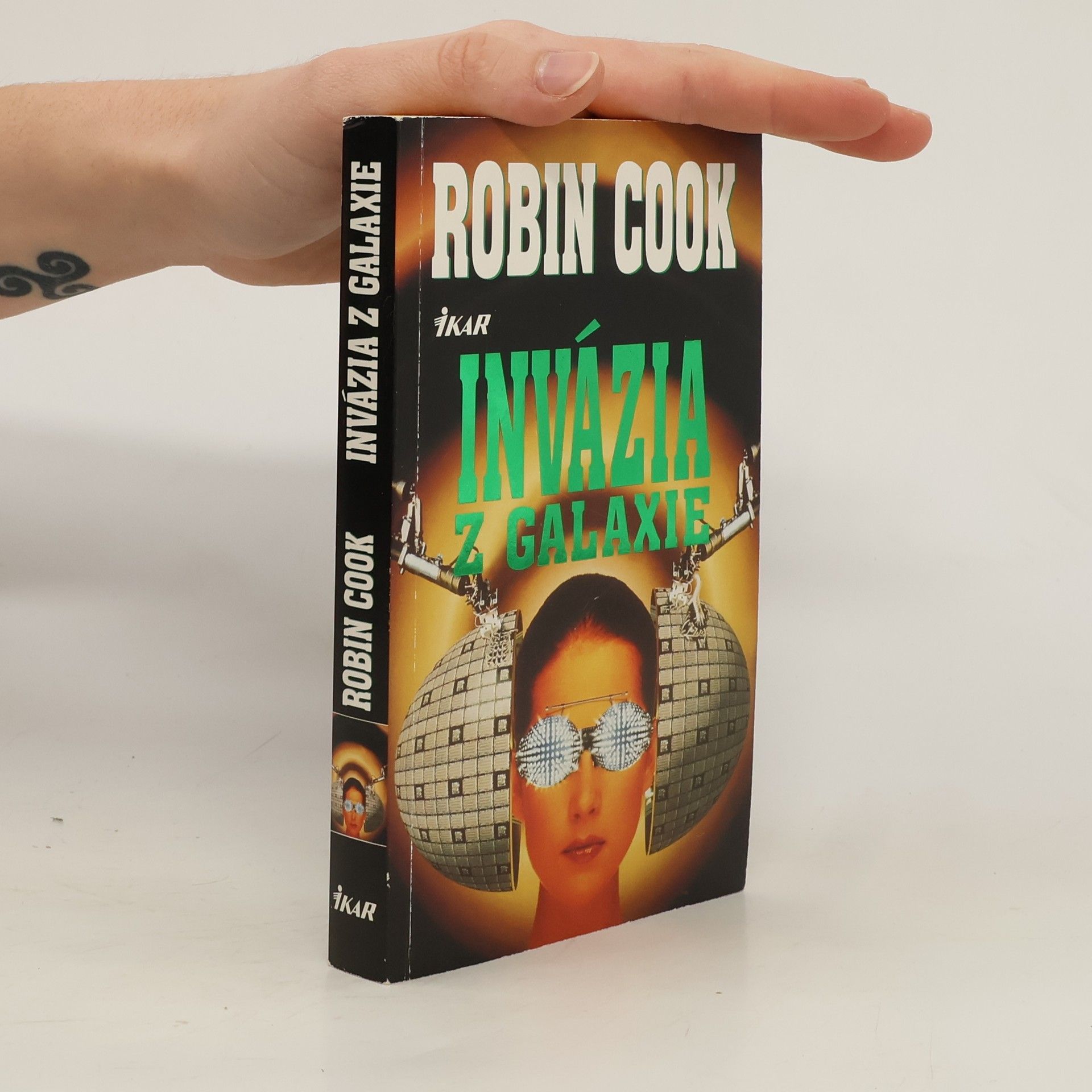 Robin Cook Invázia z galaxie