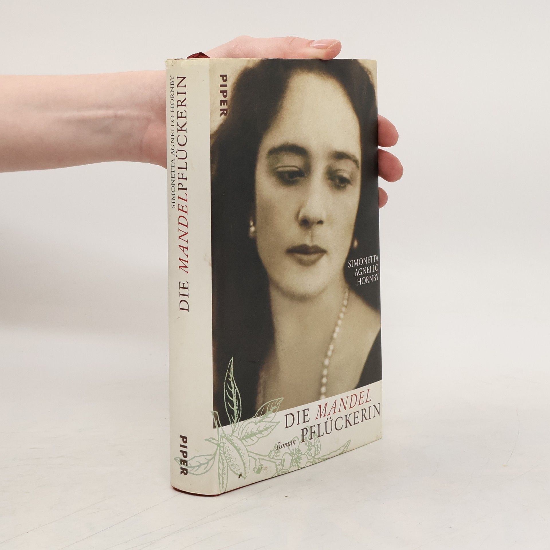 Die Mandelpflückerin