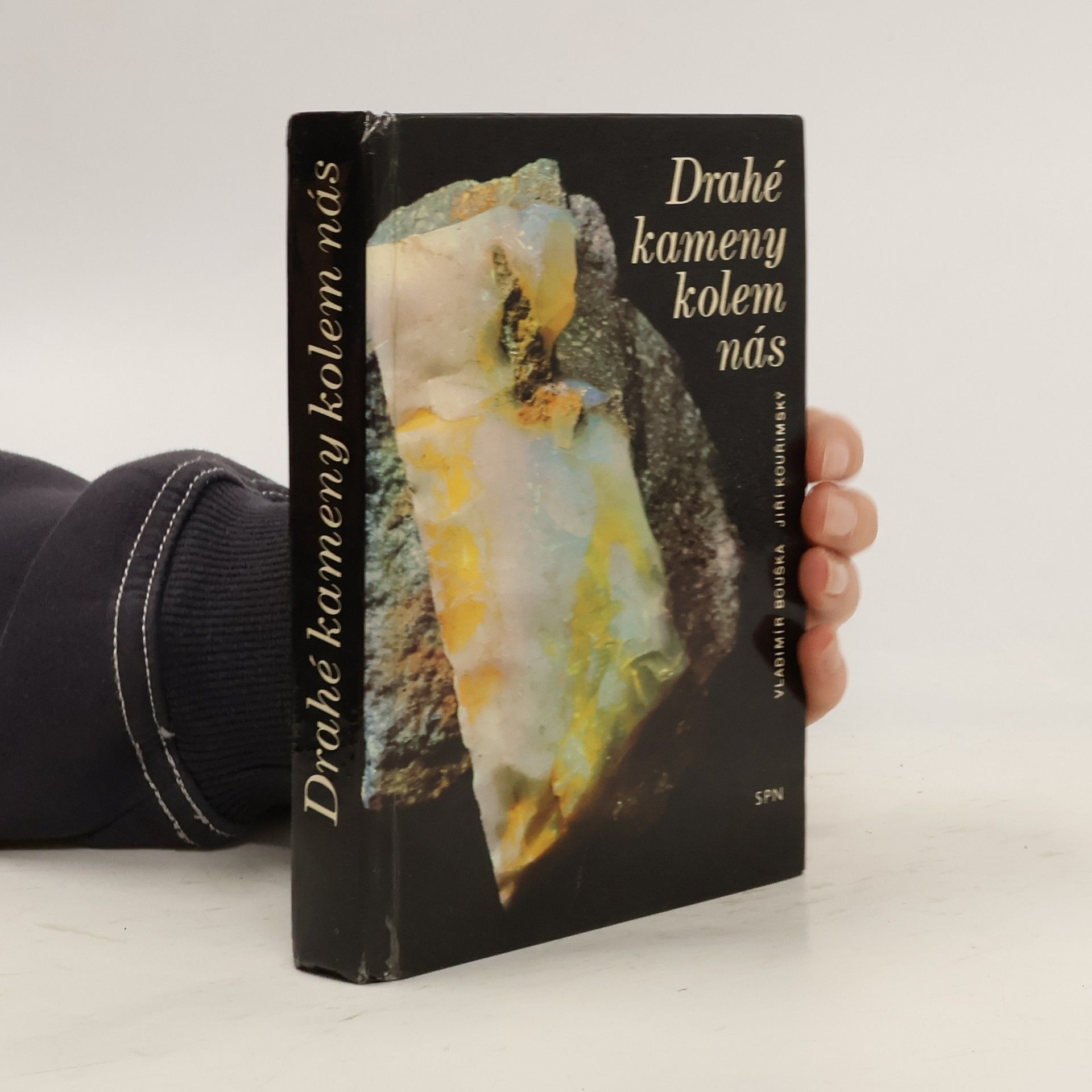 Drahé kameny kolem nás