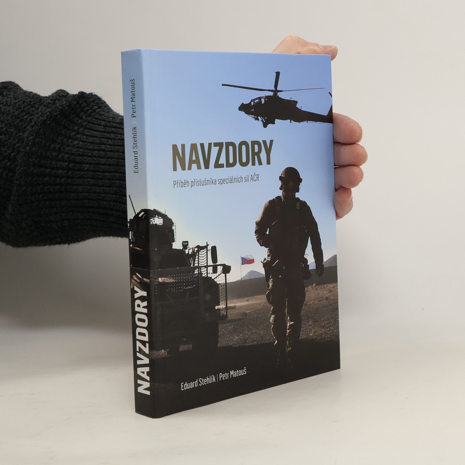 Eduard Stehlík Navzdory. Příběh příslušníka speciálních sil AČR