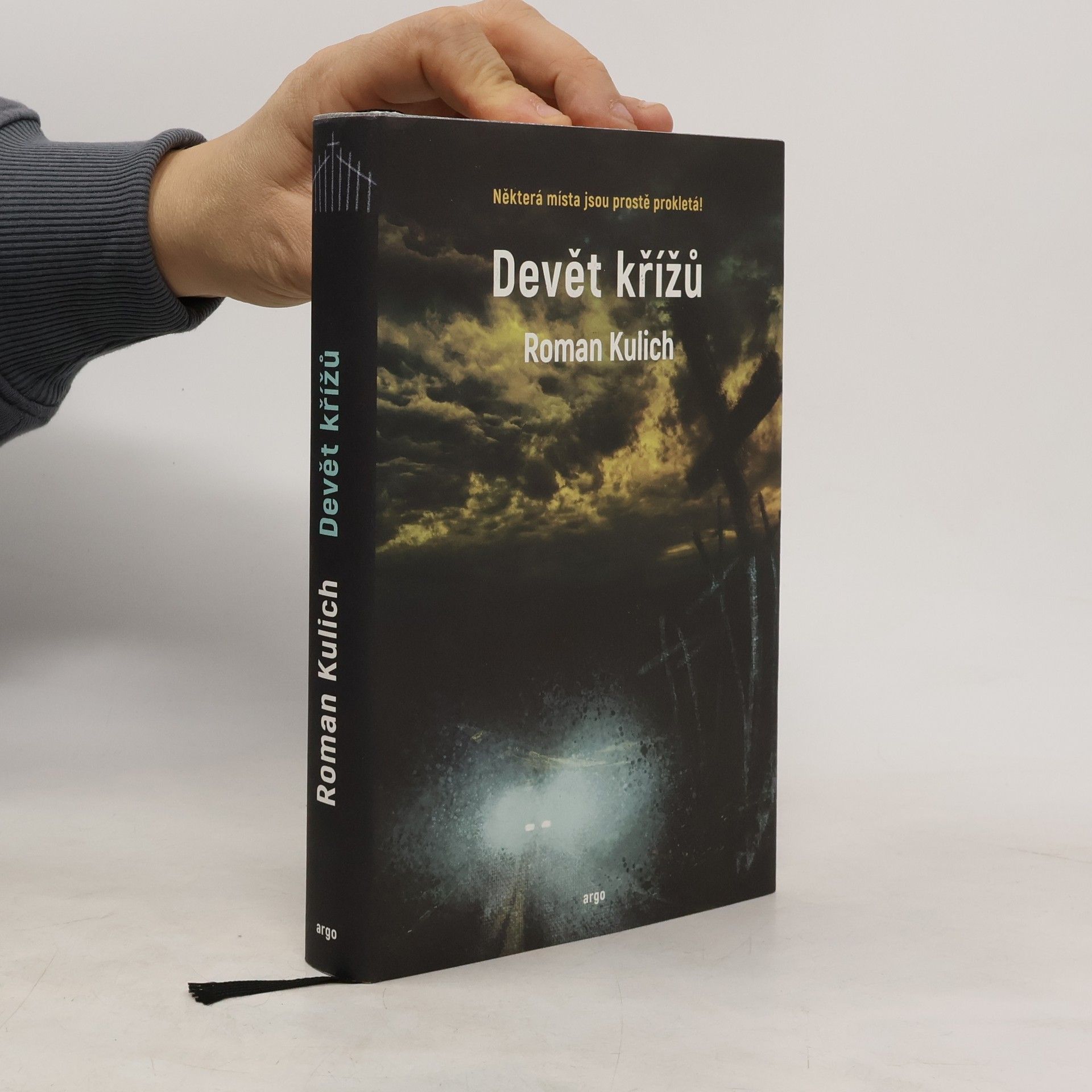 Roman Kulich Devět křížů