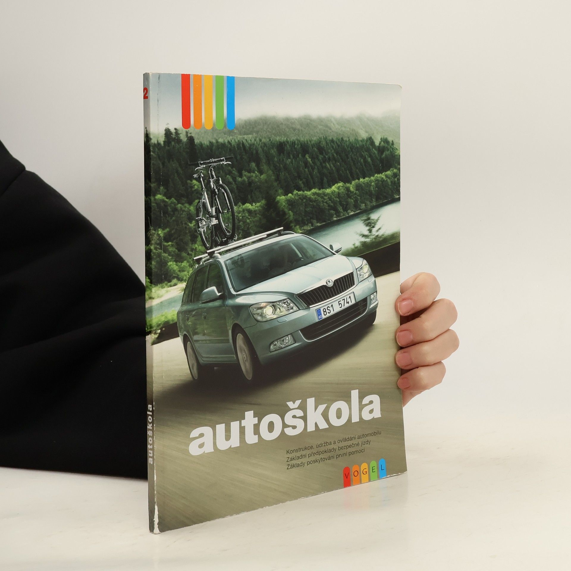 Autoškola : základy konstrukce a údržby osobního automobilu, základy ovládání automobilu, zásady bezpečné jízdy, základy první pomoci