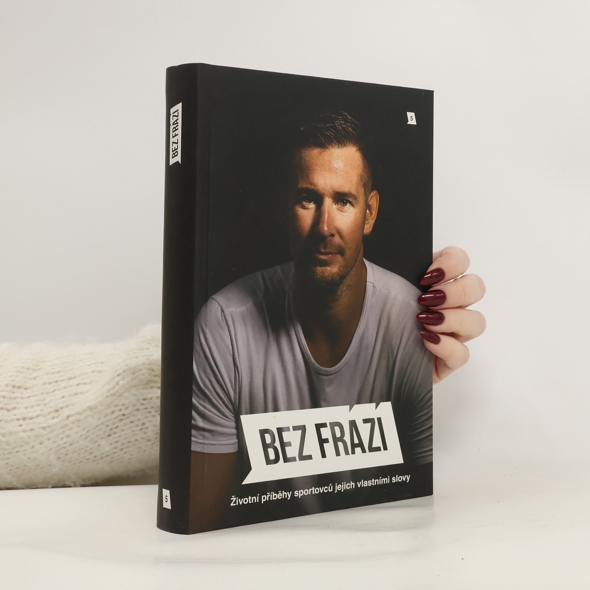 Bez frází 5