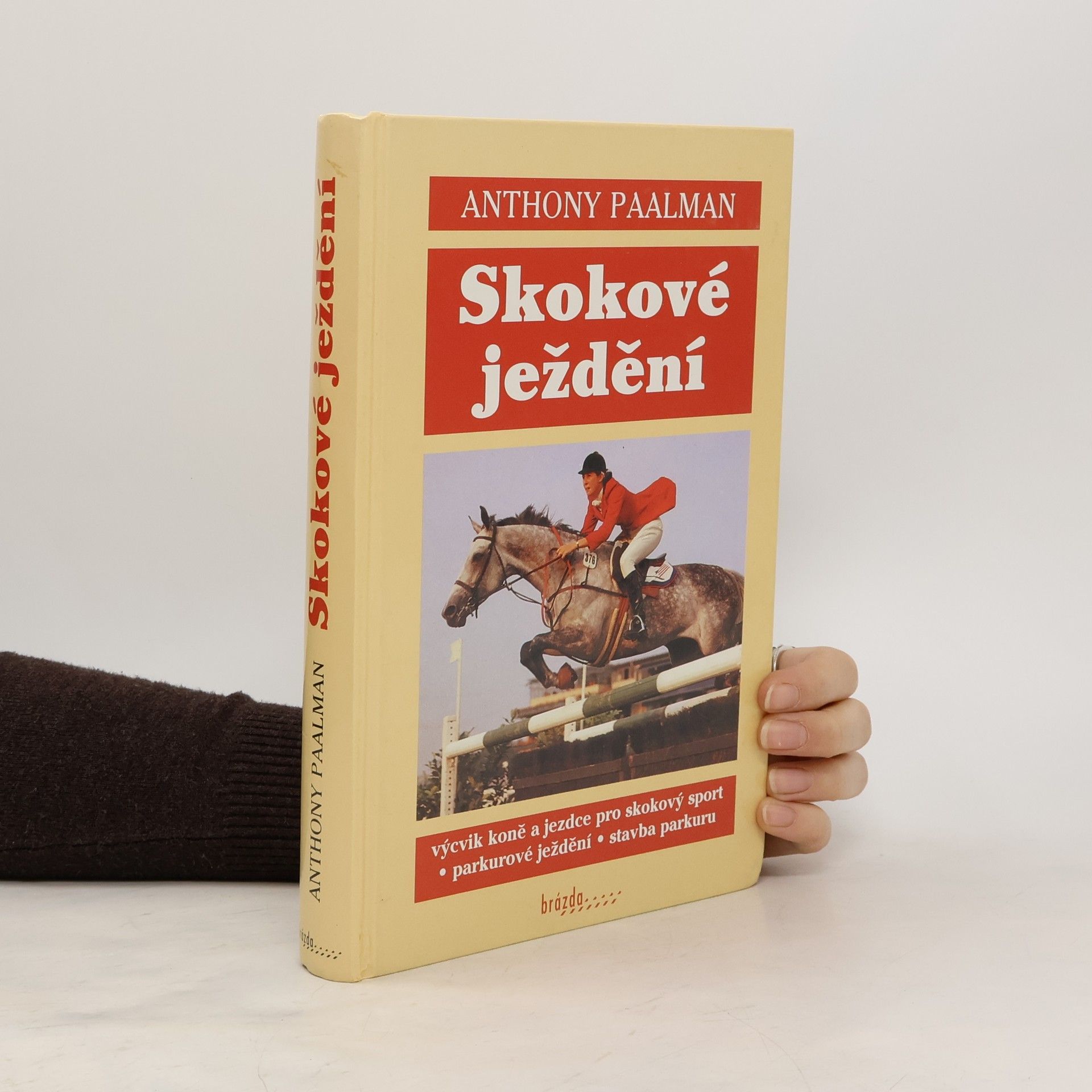 Skokové ježdění. Výcvik koně a jezdce pro skokový sport, parkurové ježdění, stavba parkuru