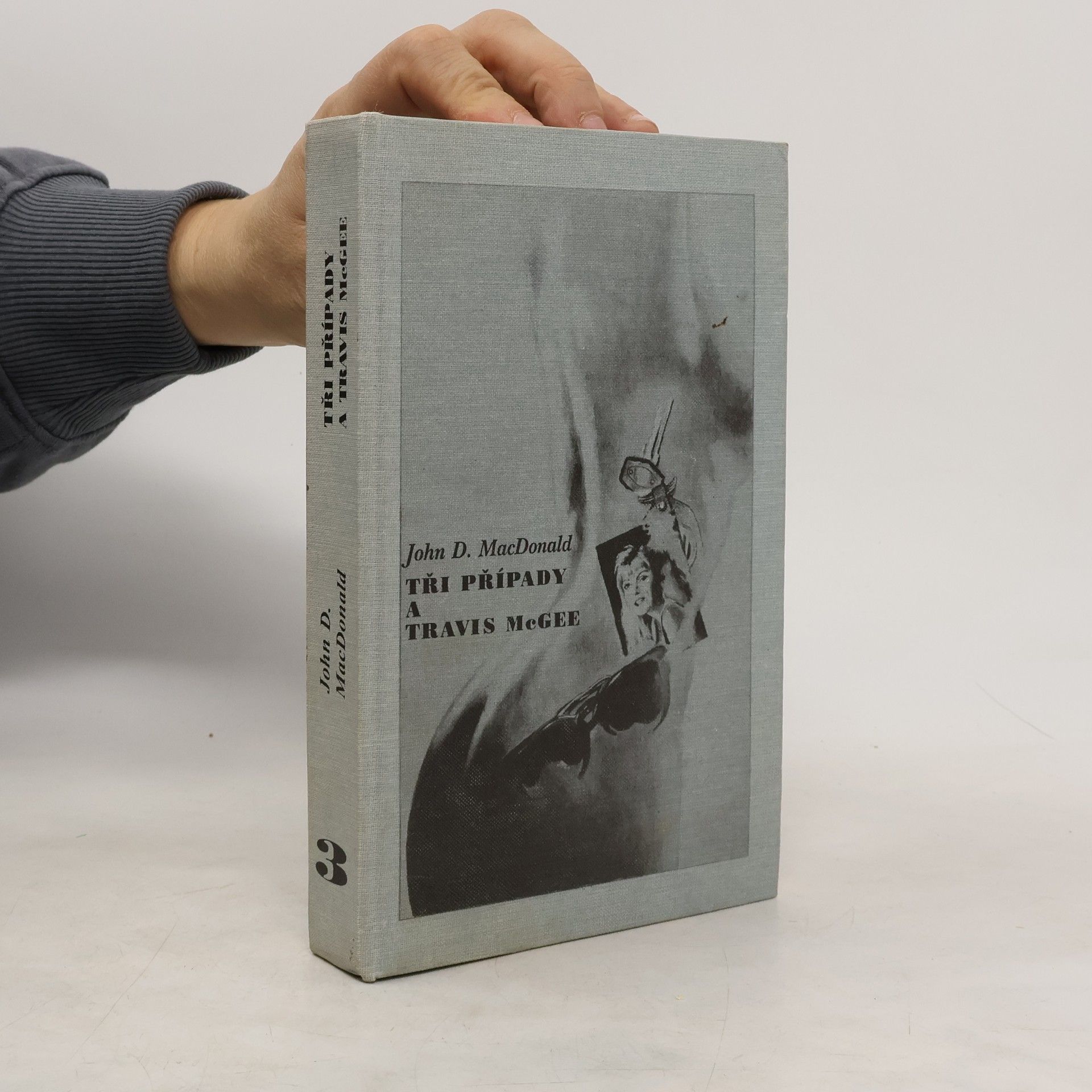 John D. MacDonald Tři případy a Travis McGee