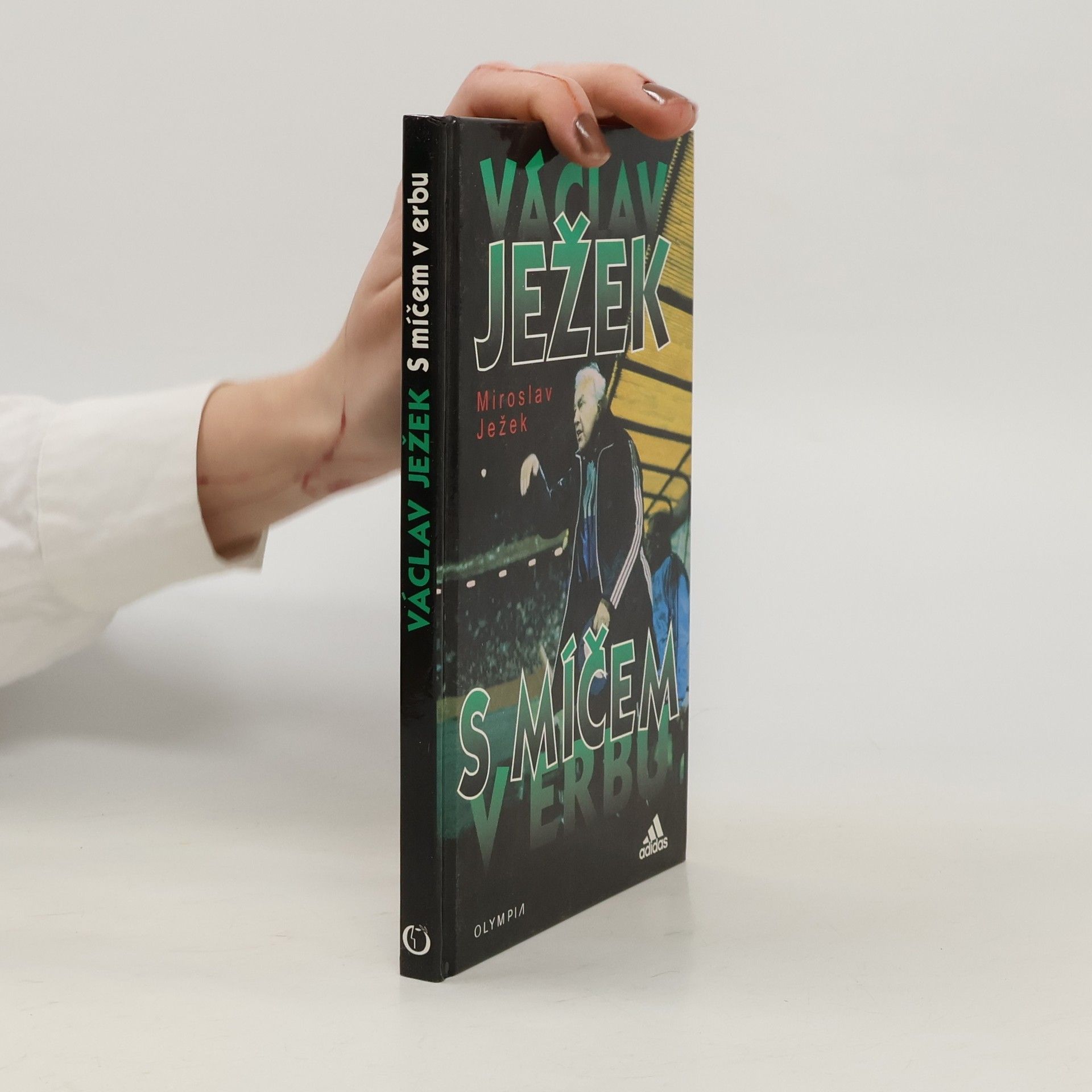 Václav Ježek s míčem v erbu